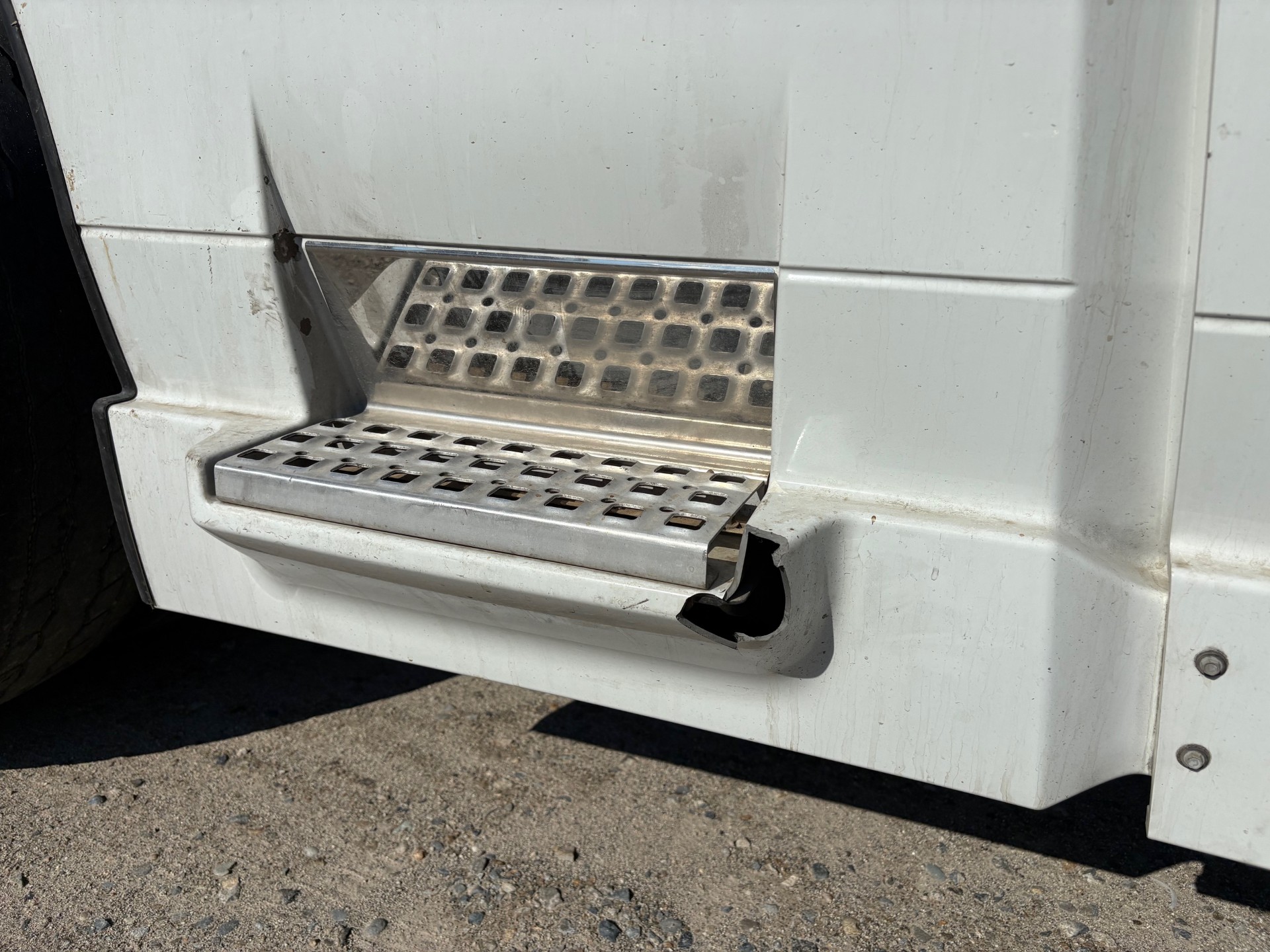 2020 VOLVO VNL760 - image 9