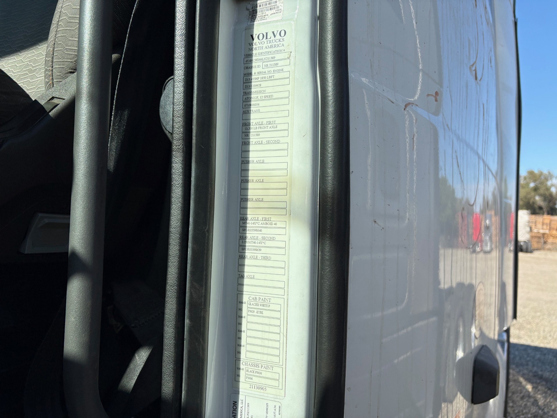 2020 VOLVO VNL760 - image 8