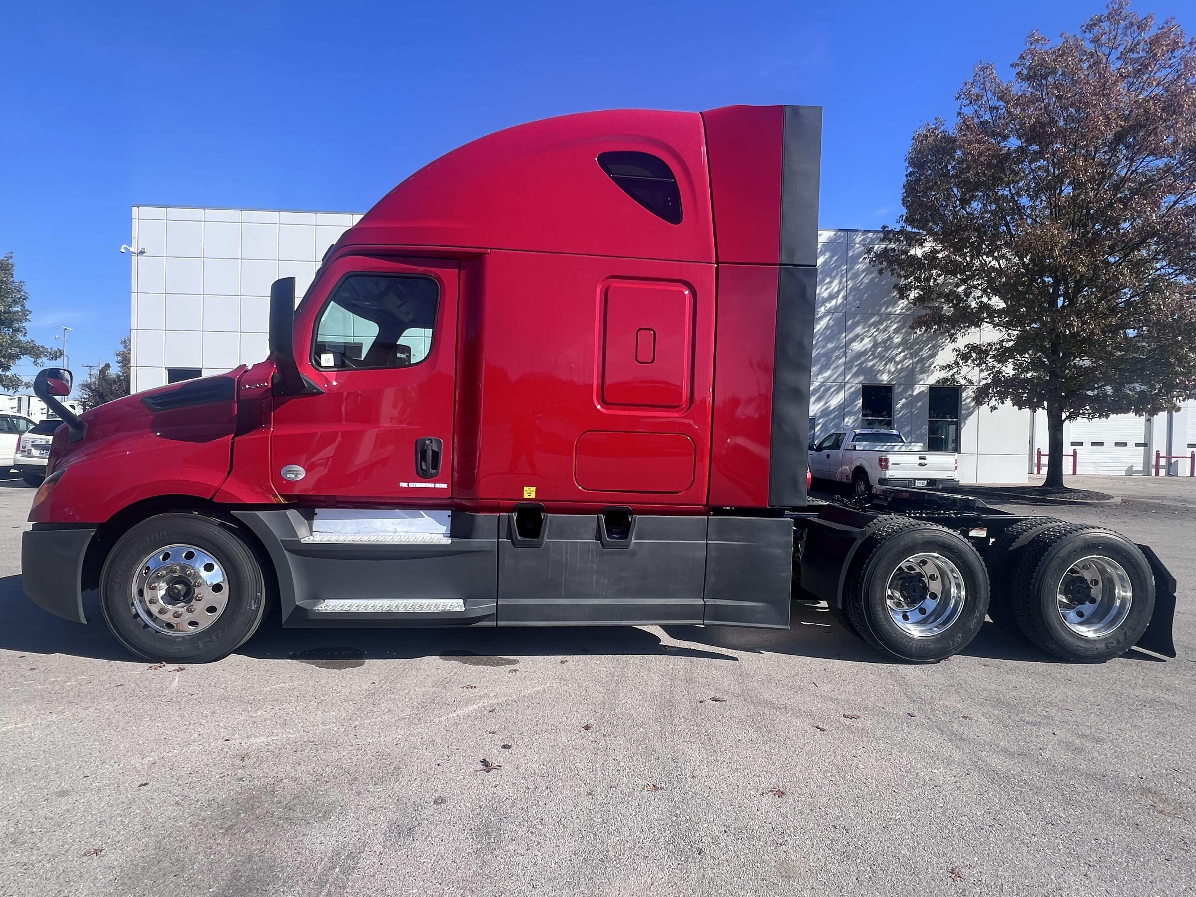 2020 FREIGHTLINER CASCADIA 126SLP - image 2