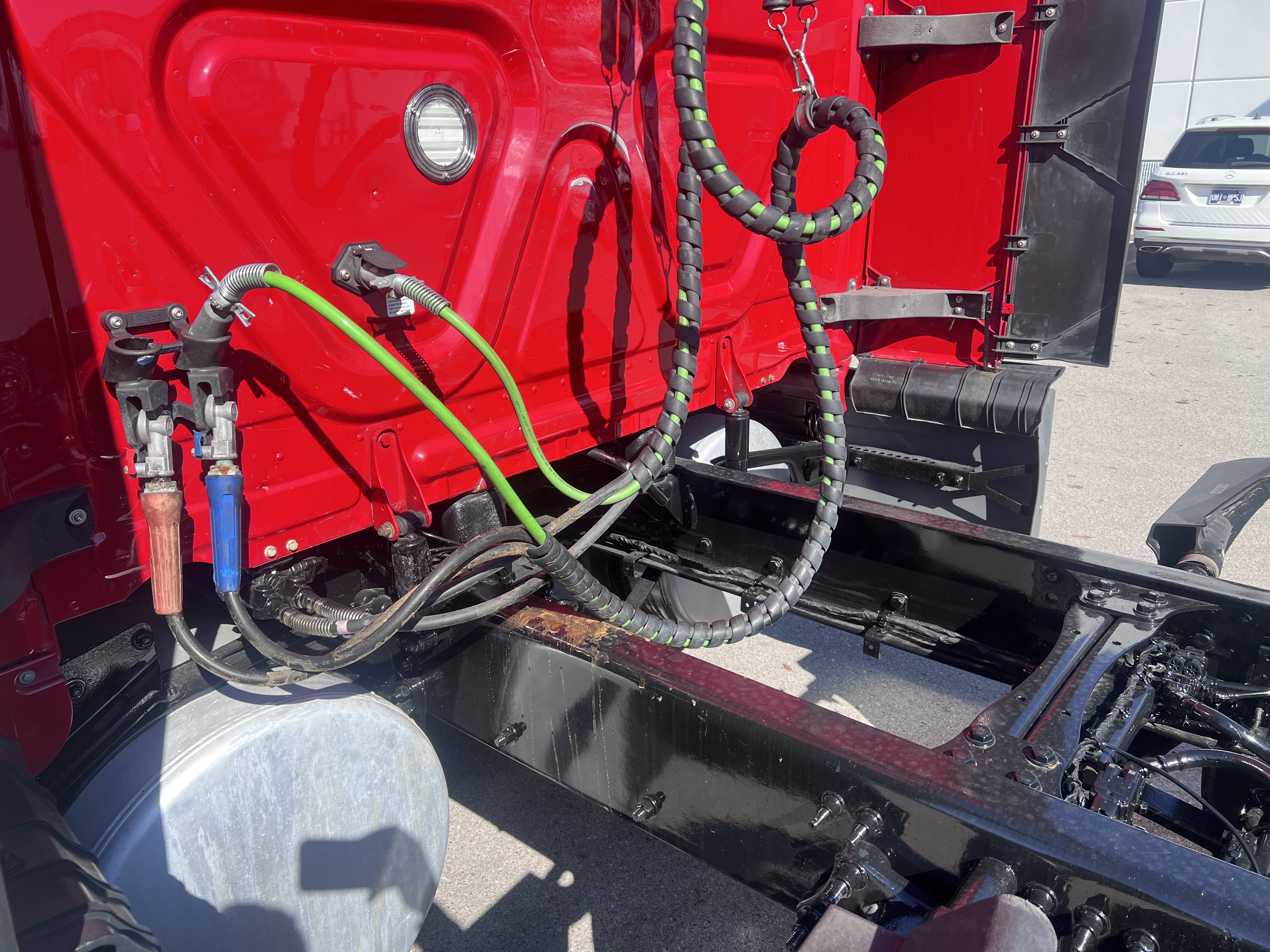 2020 FREIGHTLINER CASCADIA 126SLP - image 3