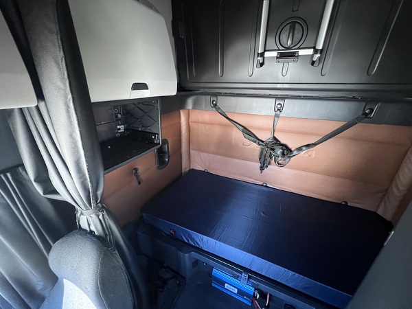 FREIGHTLINER CASCADIA 126SLP 2020