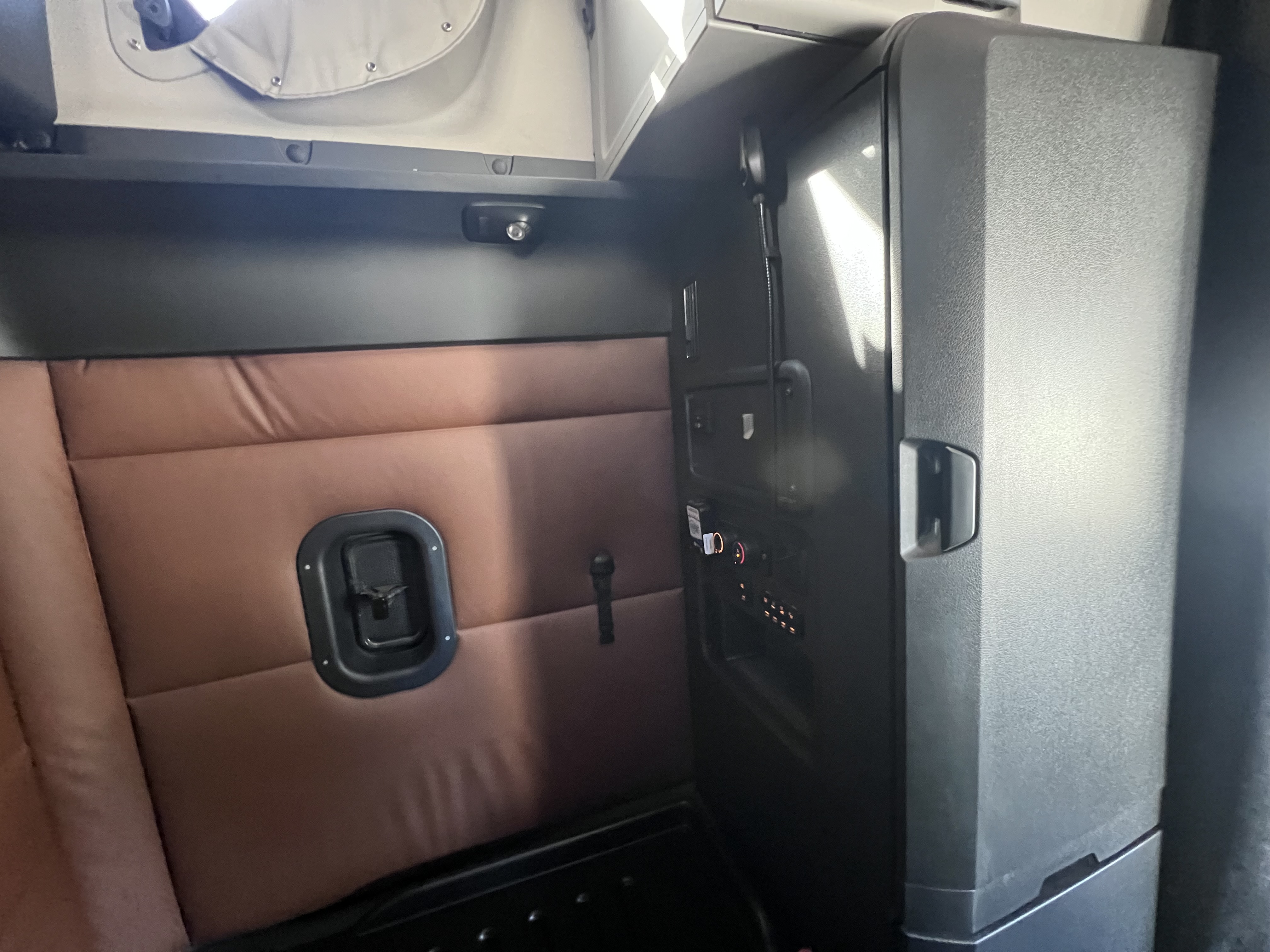 2020 FREIGHTLINER CASCADIA 126SLP - image 23