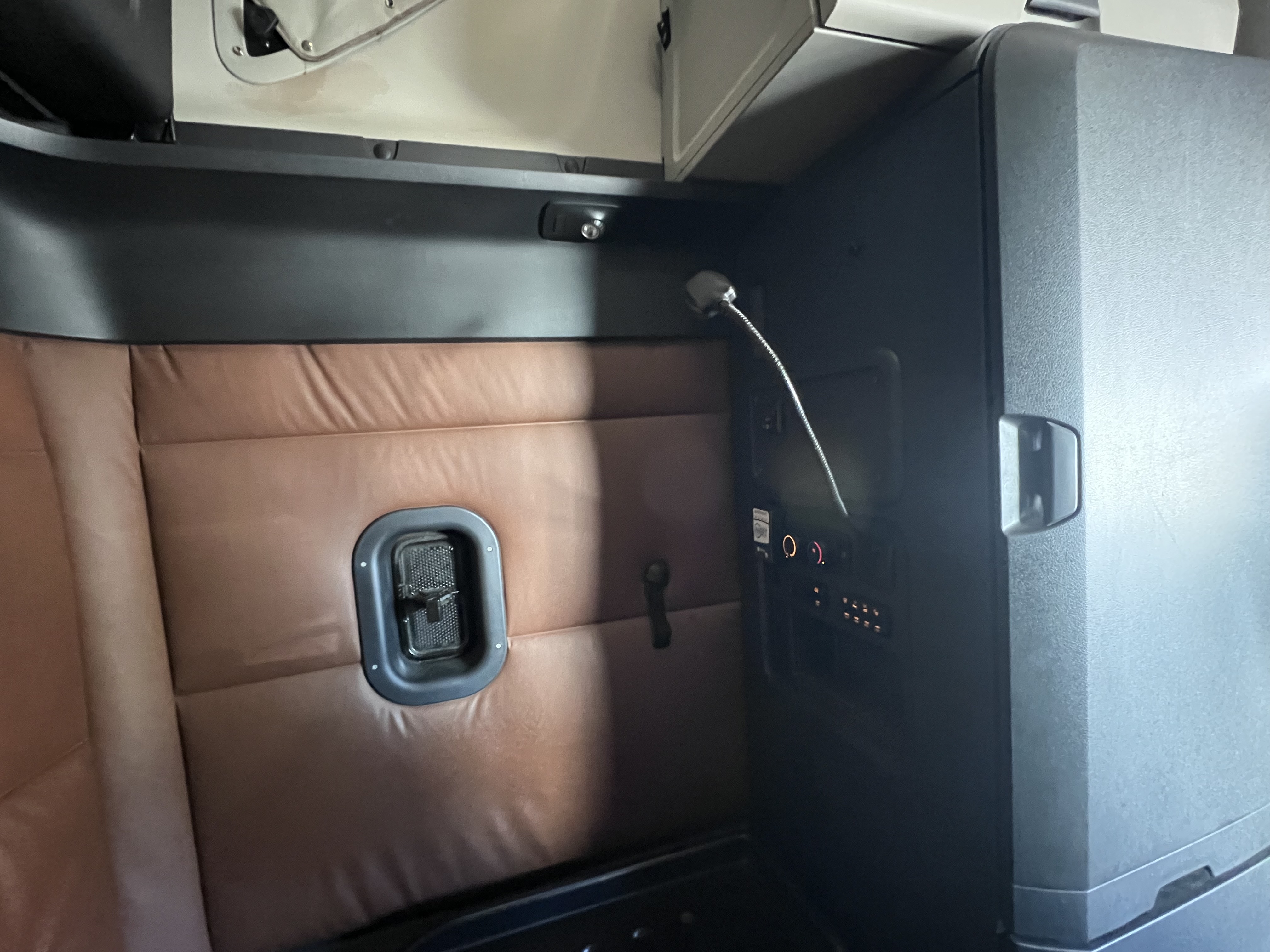 2020 FREIGHTLINER CASCADIA 126SLP - image 23