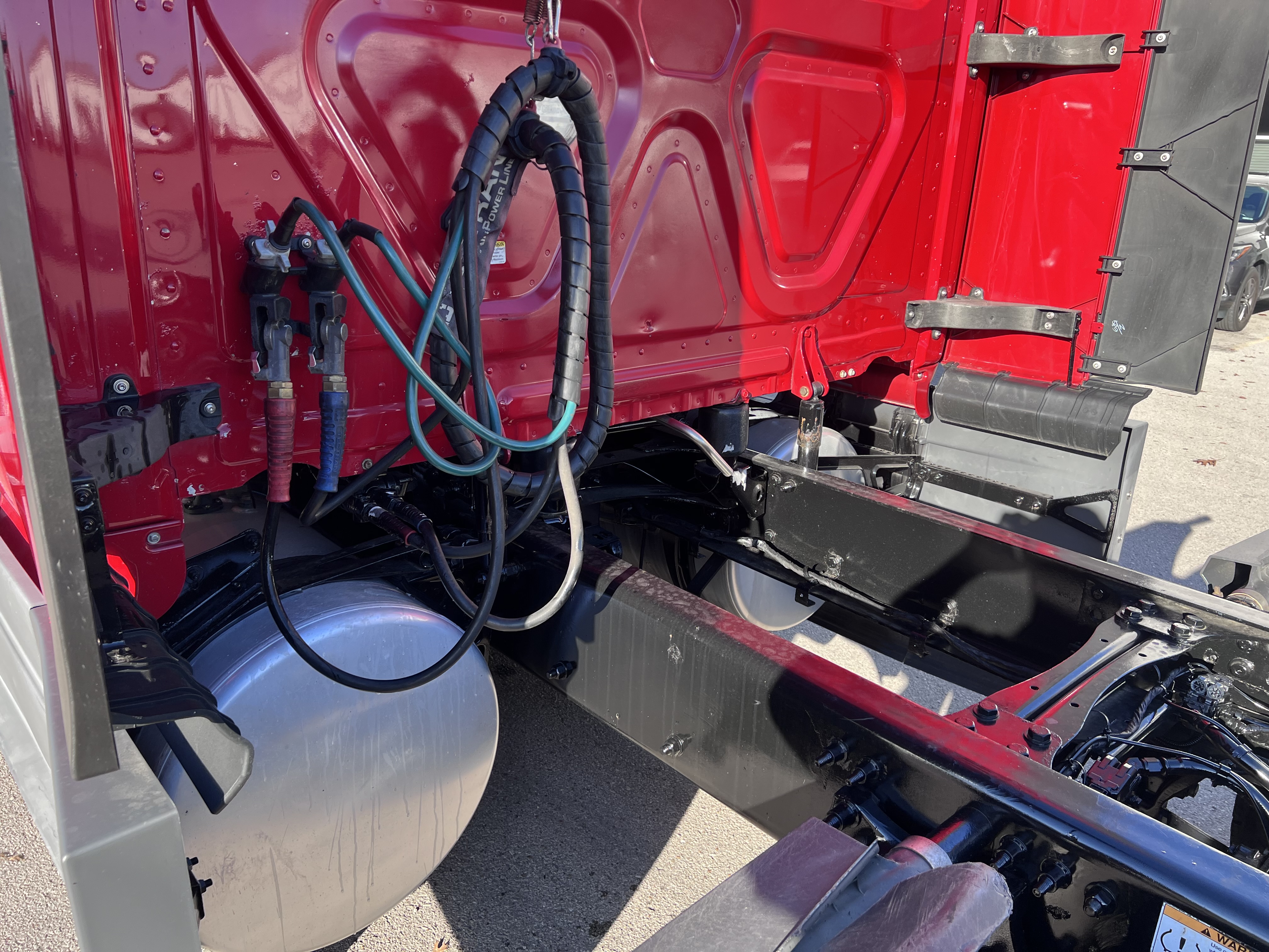 2020 FREIGHTLINER CASCADIA 126SLP - image 3