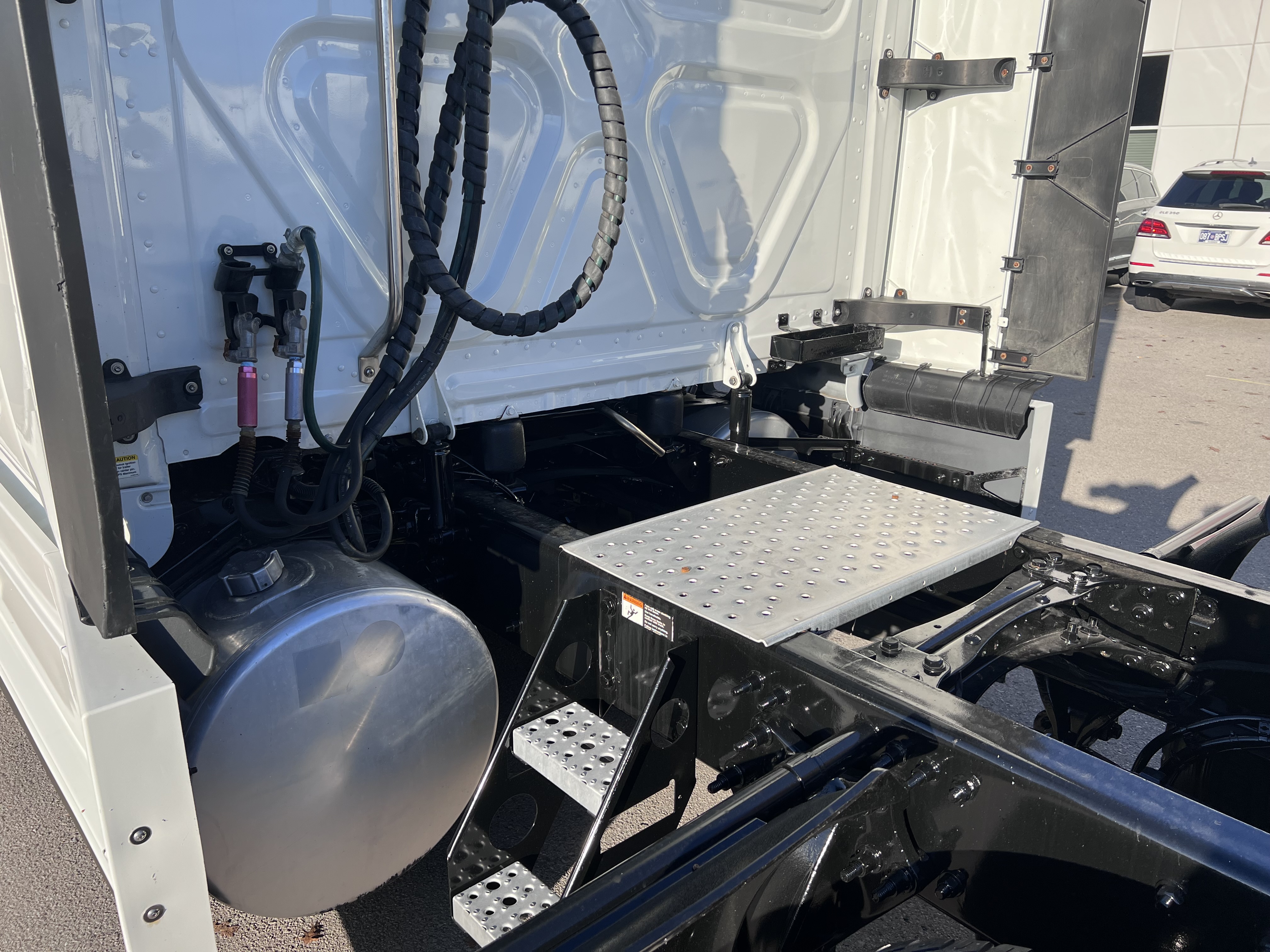 2020 FREIGHTLINER CASCADIA 126SLP - image 3