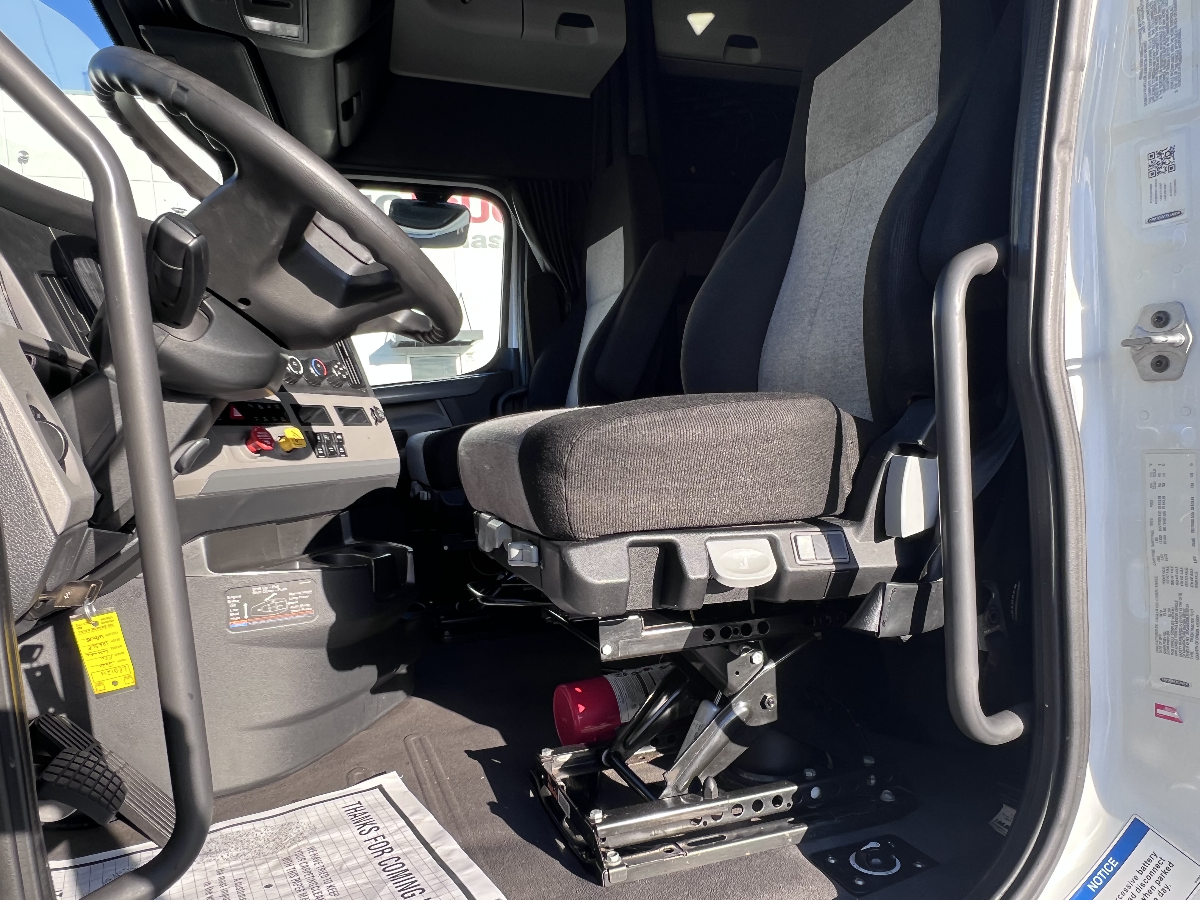 2020 FREIGHTLINER CASCADIA 126SLP - image 14