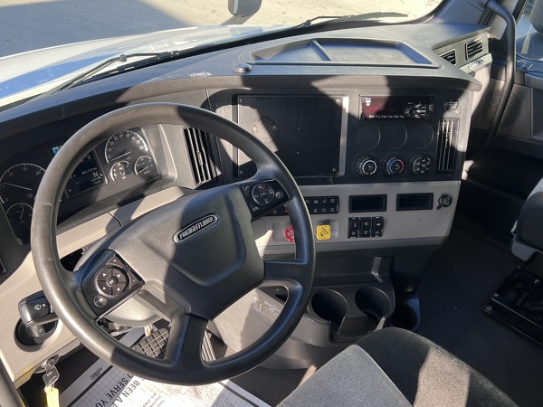 FREIGHTLINER CASCADIA 126SLP 2020