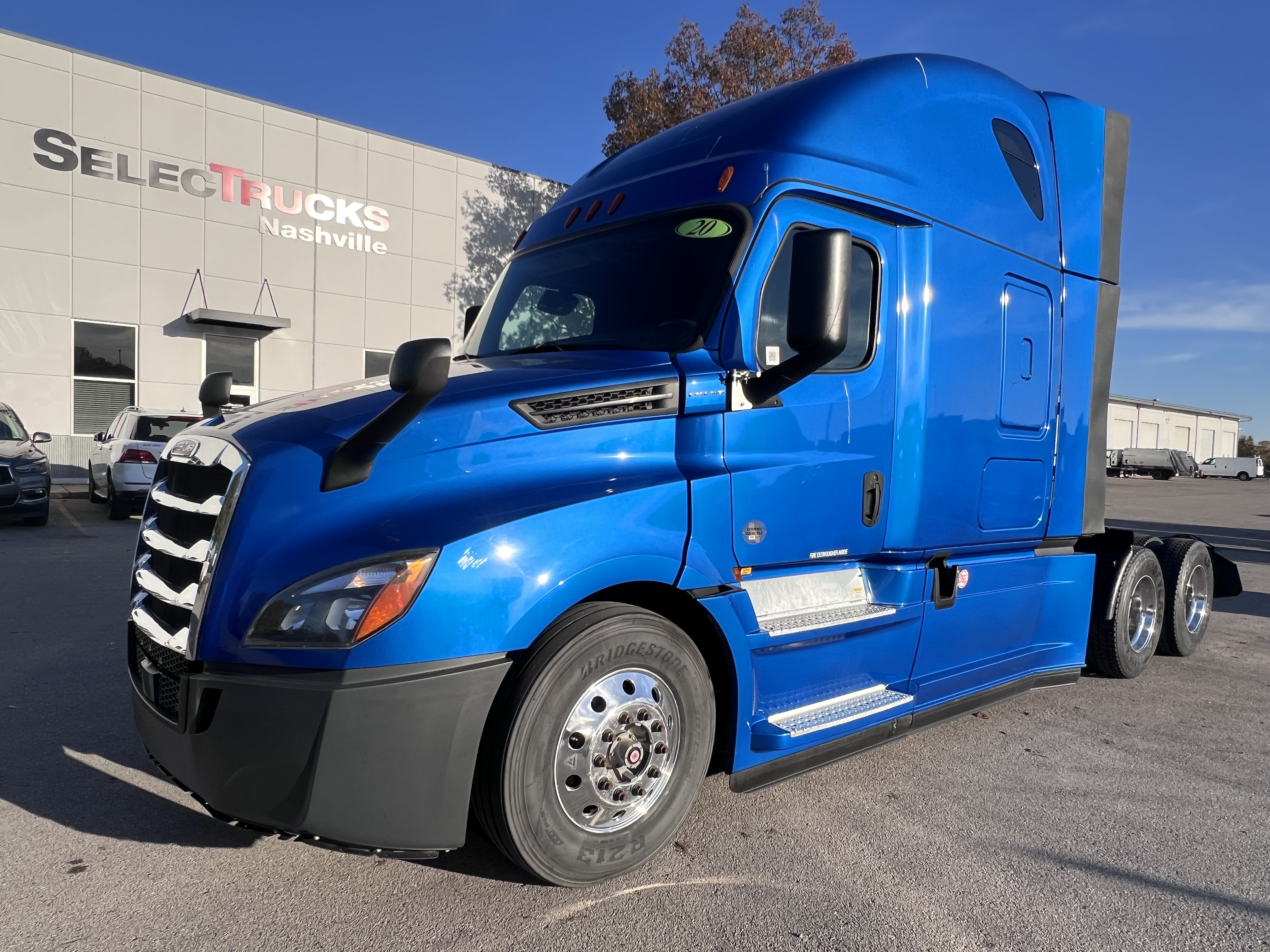 2020 FREIGHTLINER CASCADIA 126SLP - image 1