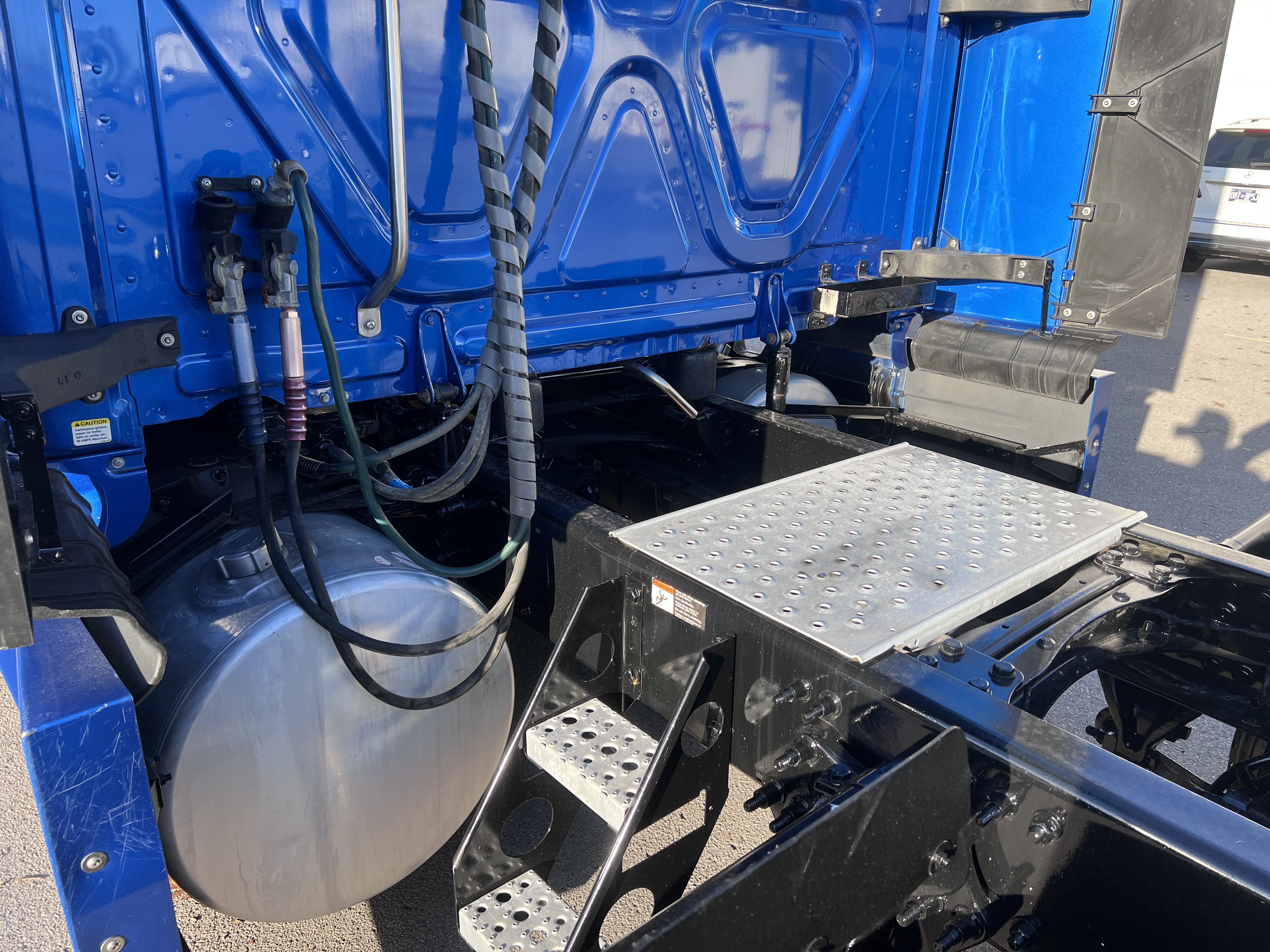 2020 FREIGHTLINER CASCADIA 126SLP - image 3