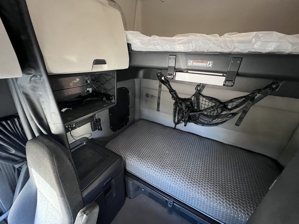 FREIGHTLINER CASCADIA 126SLP 2020