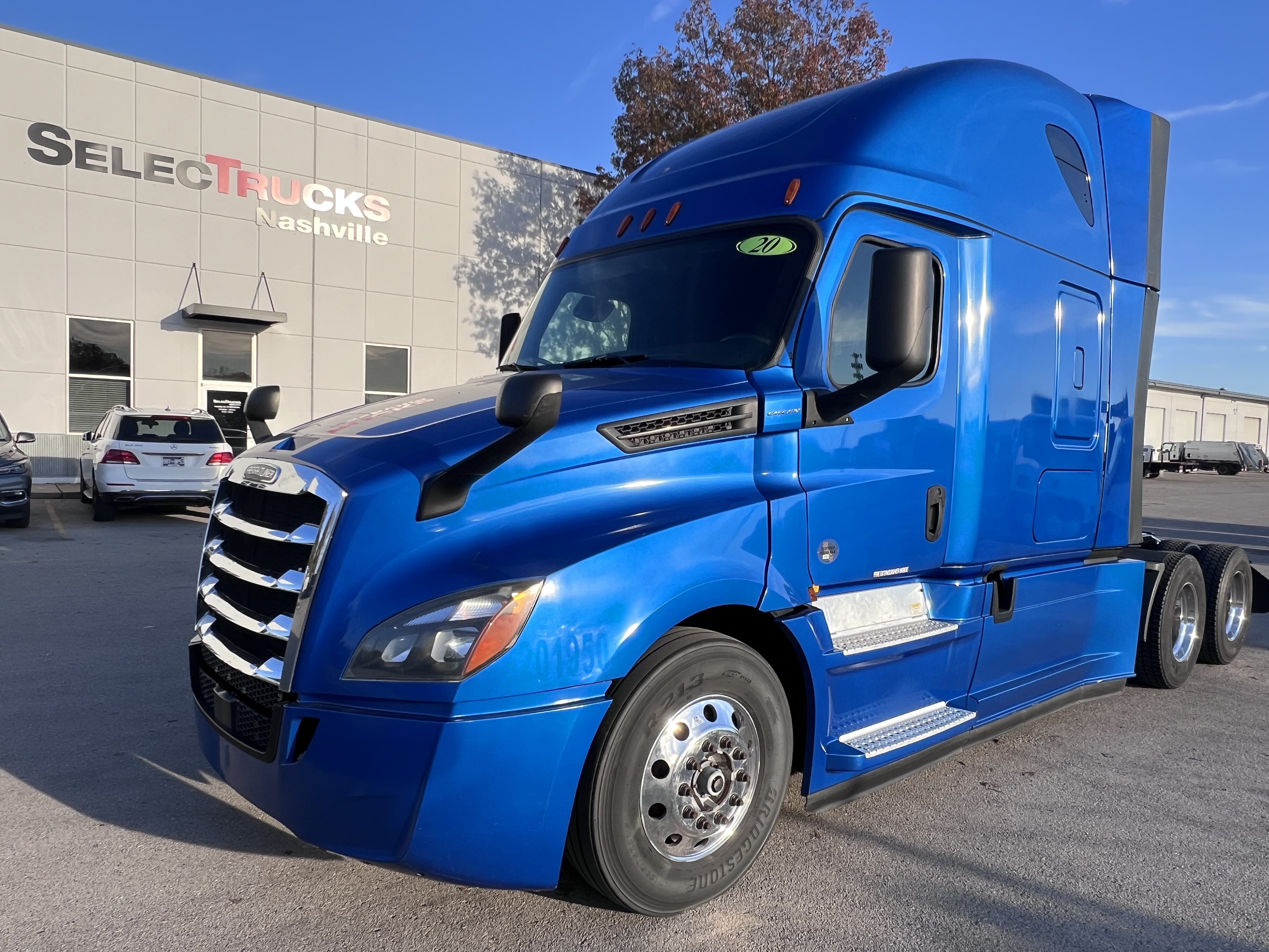 2020 FREIGHTLINER CASCADIA 126SLP - image 1