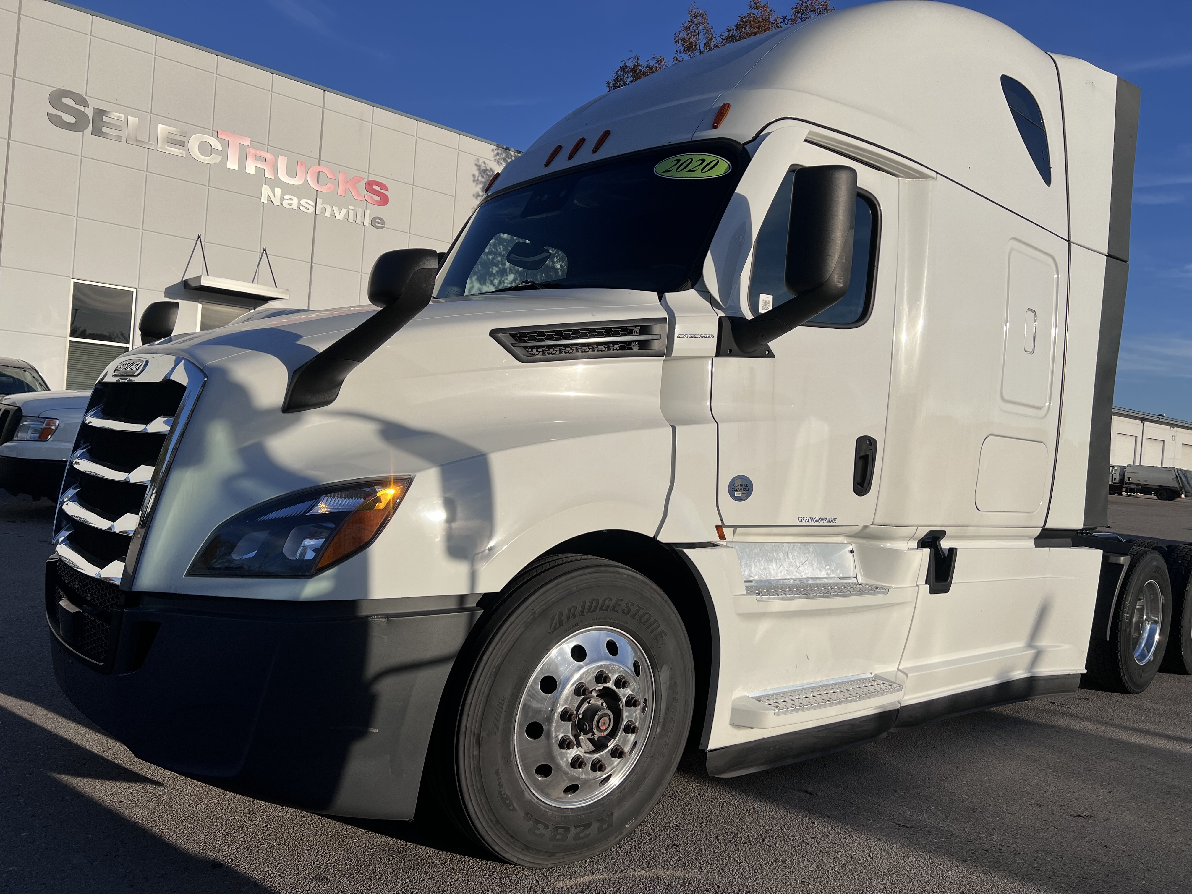 2021 FREIGHTLINER CASCADIA 126SLP - image 1
