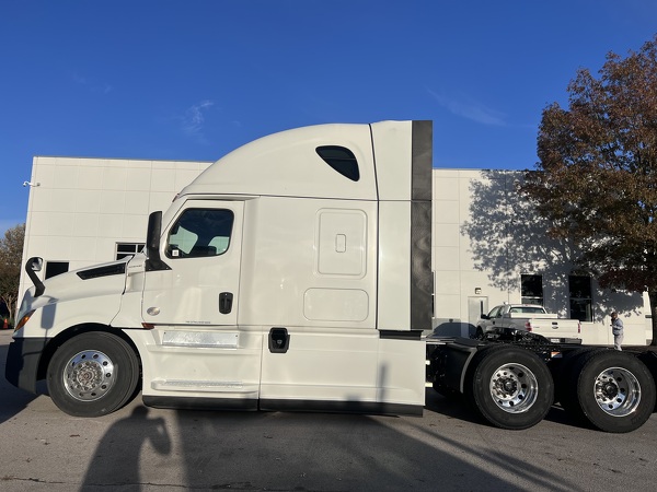 FREIGHTLINER CASCADIA 126SLP 2021