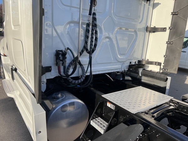 FREIGHTLINER CASCADIA 126SLP 2021