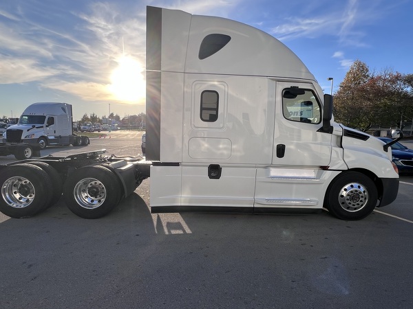 FREIGHTLINER CASCADIA 126SLP 2021