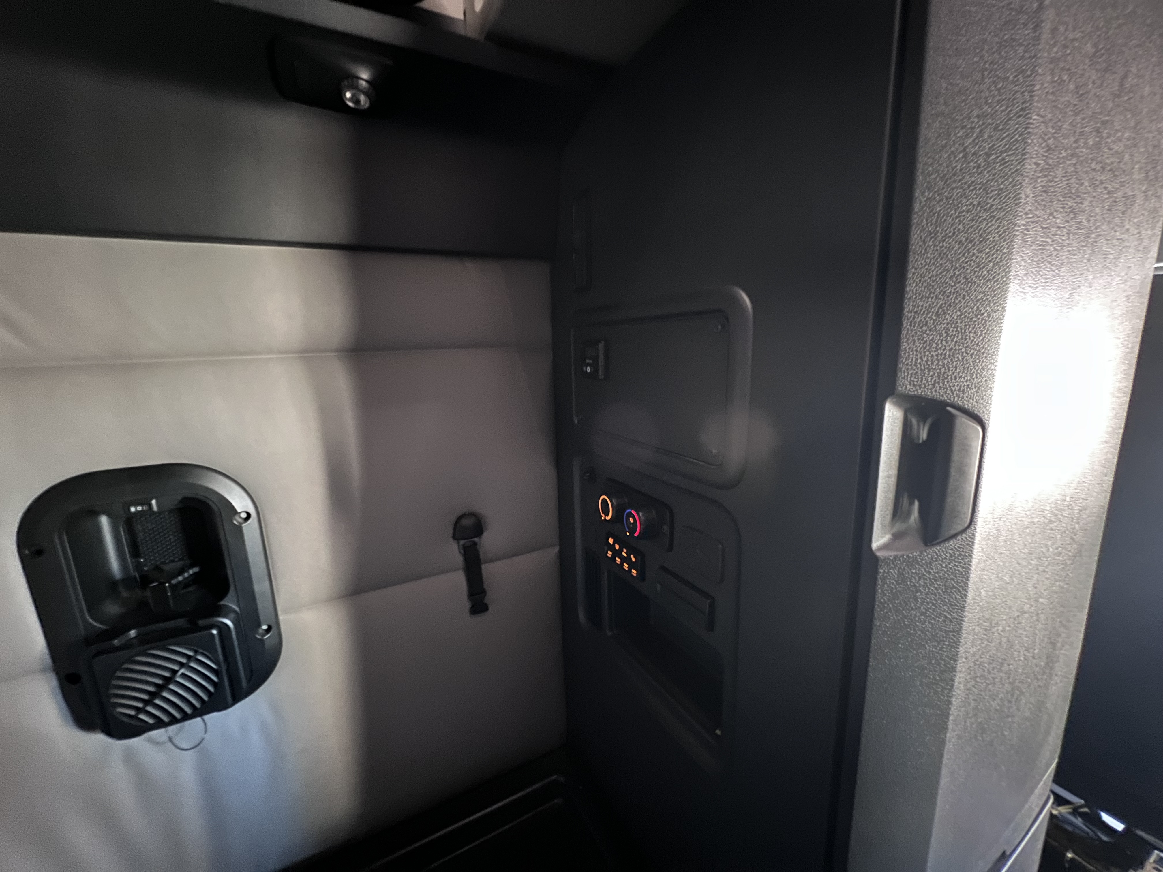 2021 FREIGHTLINER CASCADIA 126SLP - image 22