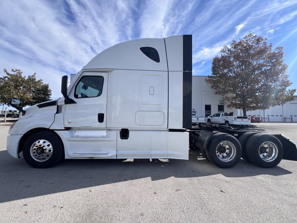 FREIGHTLINER CASCADIA 126SLP 2021