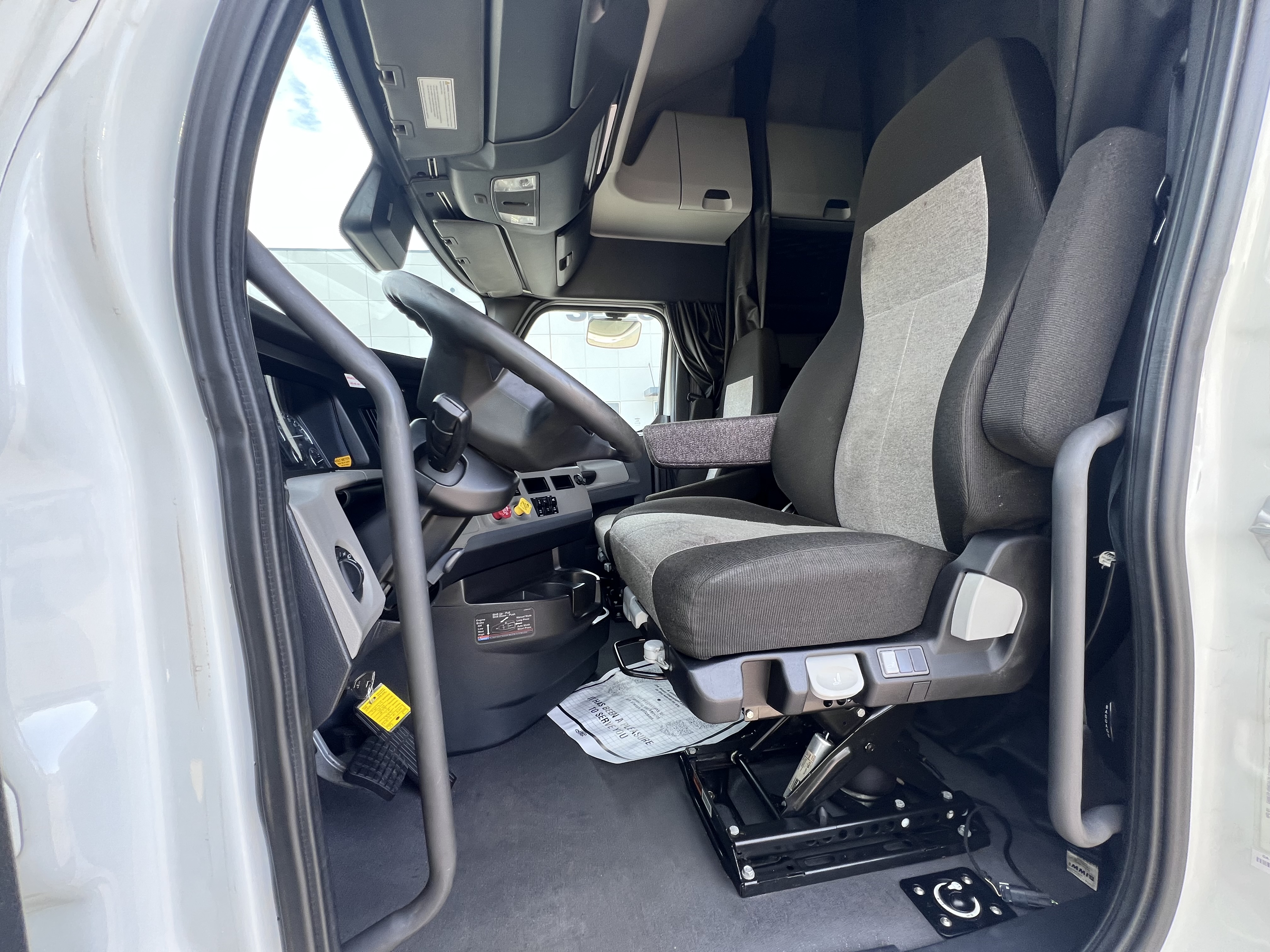 2021 FREIGHTLINER CASCADIA 126SLP - image 14