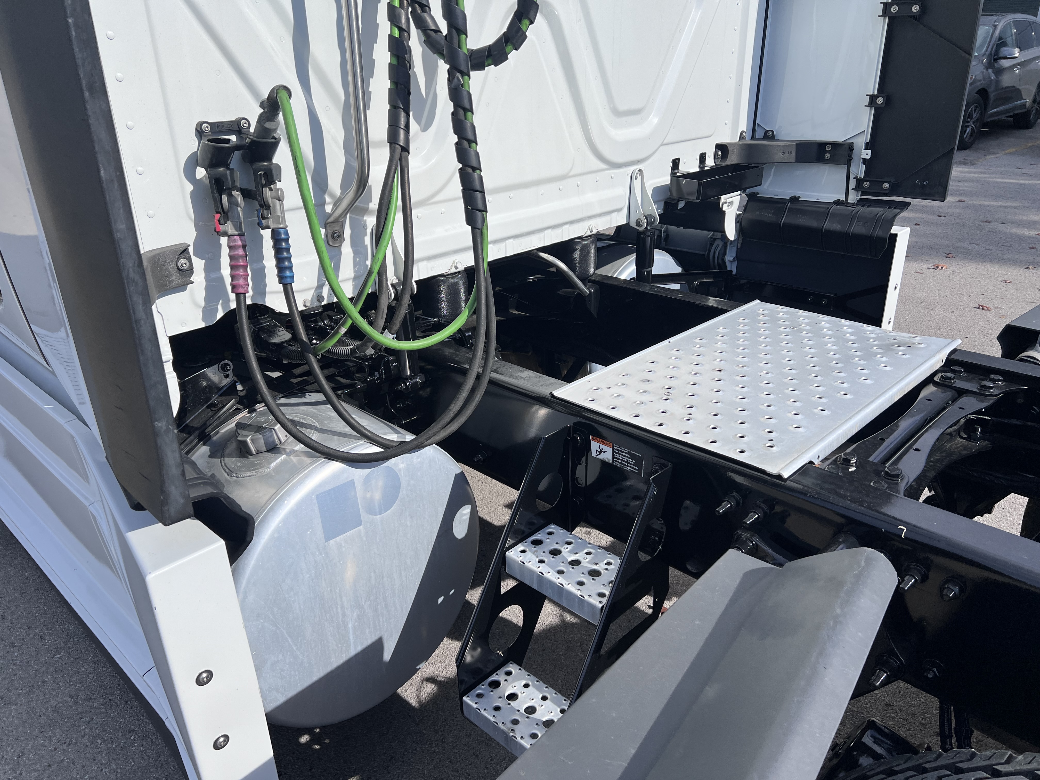 2020 FREIGHTLINER CASCADIA 126SLP - image 3