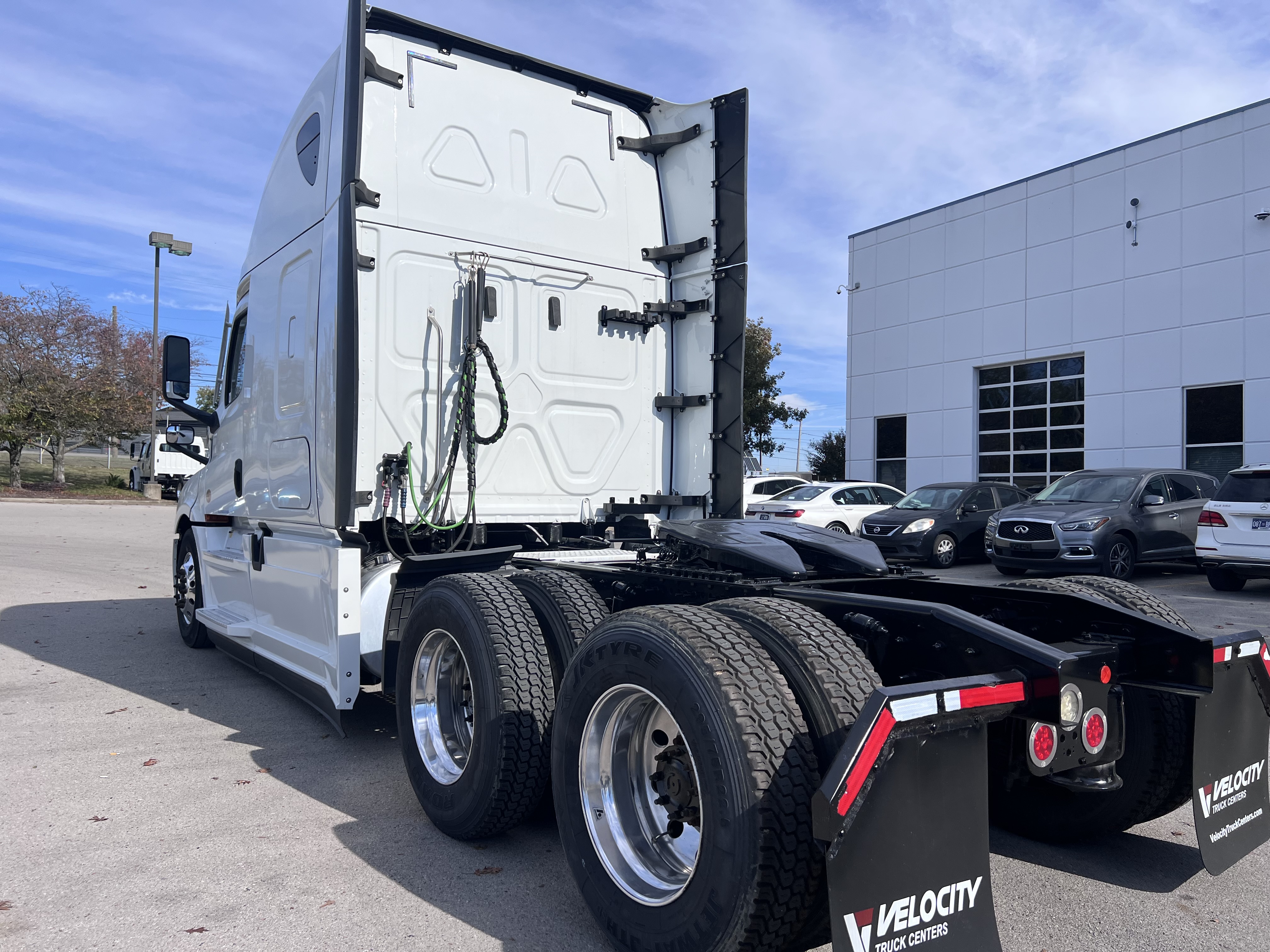 2020 FREIGHTLINER CASCADIA 126SLP - image 4