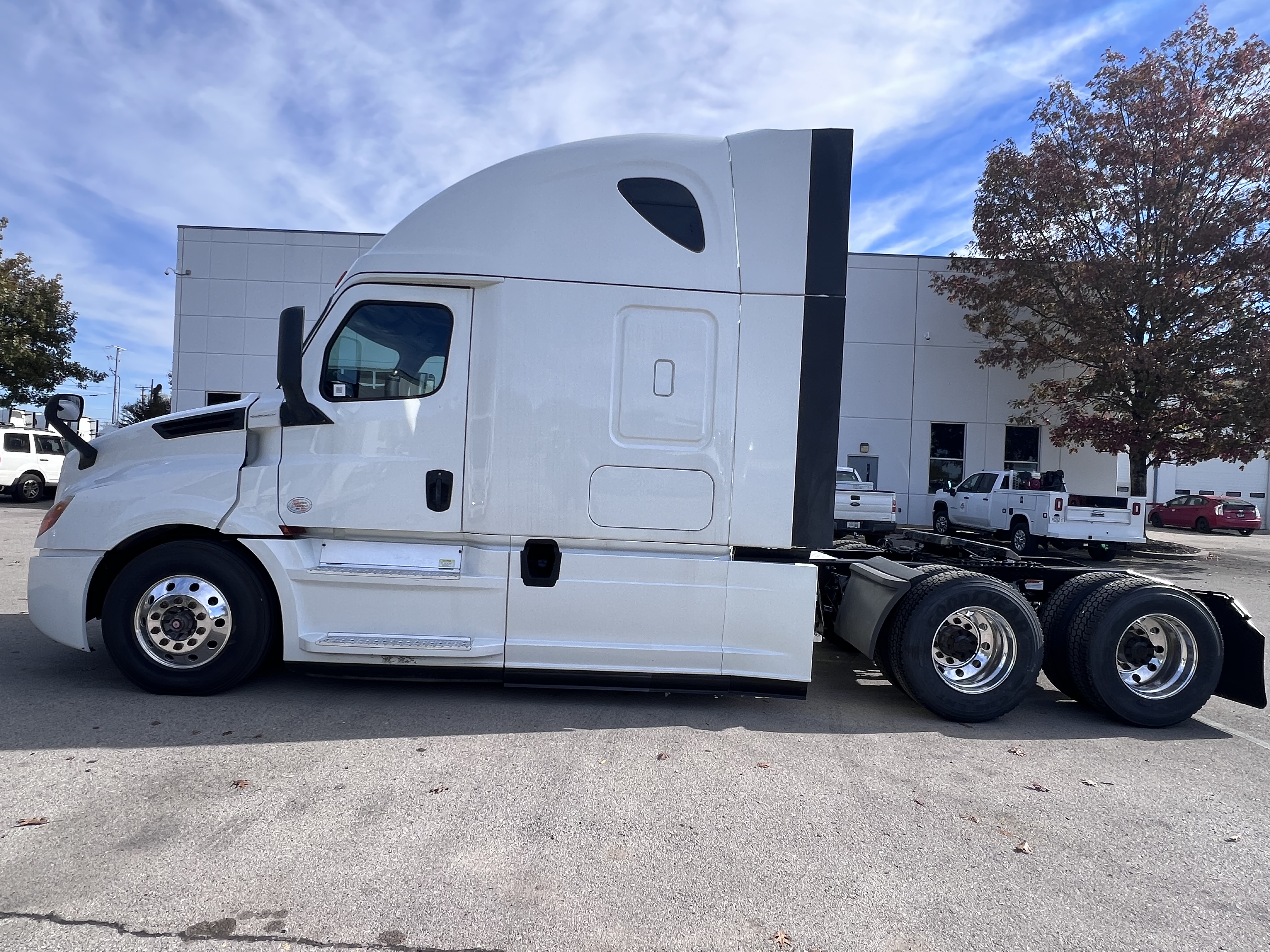 2020 FREIGHTLINER CASCADIA 126SLP - image 2