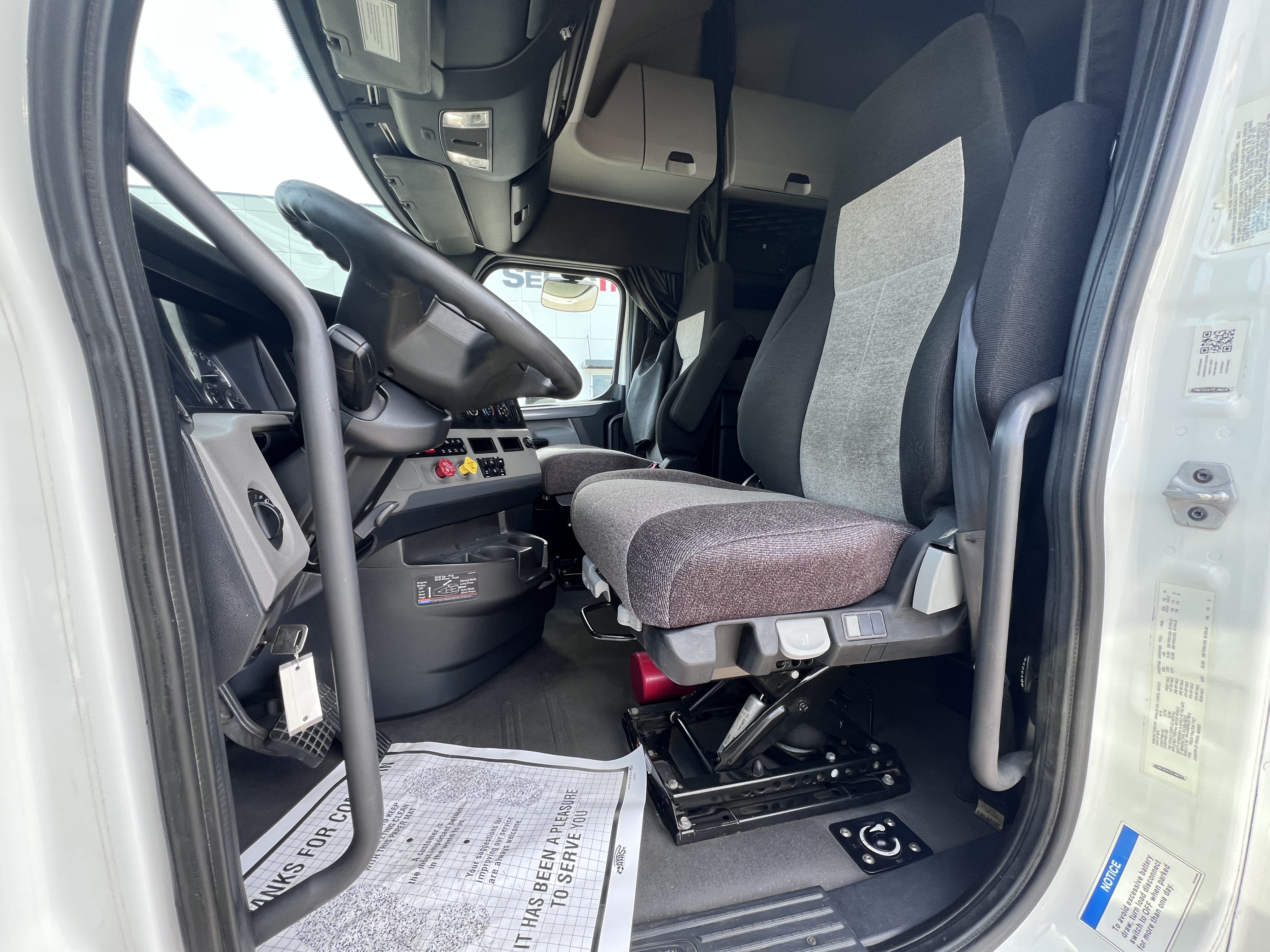 2020 FREIGHTLINER CASCADIA 126SLP - image 14