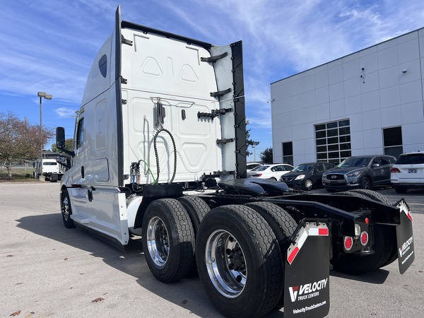 FREIGHTLINER CASCADIA 126SLP 2021