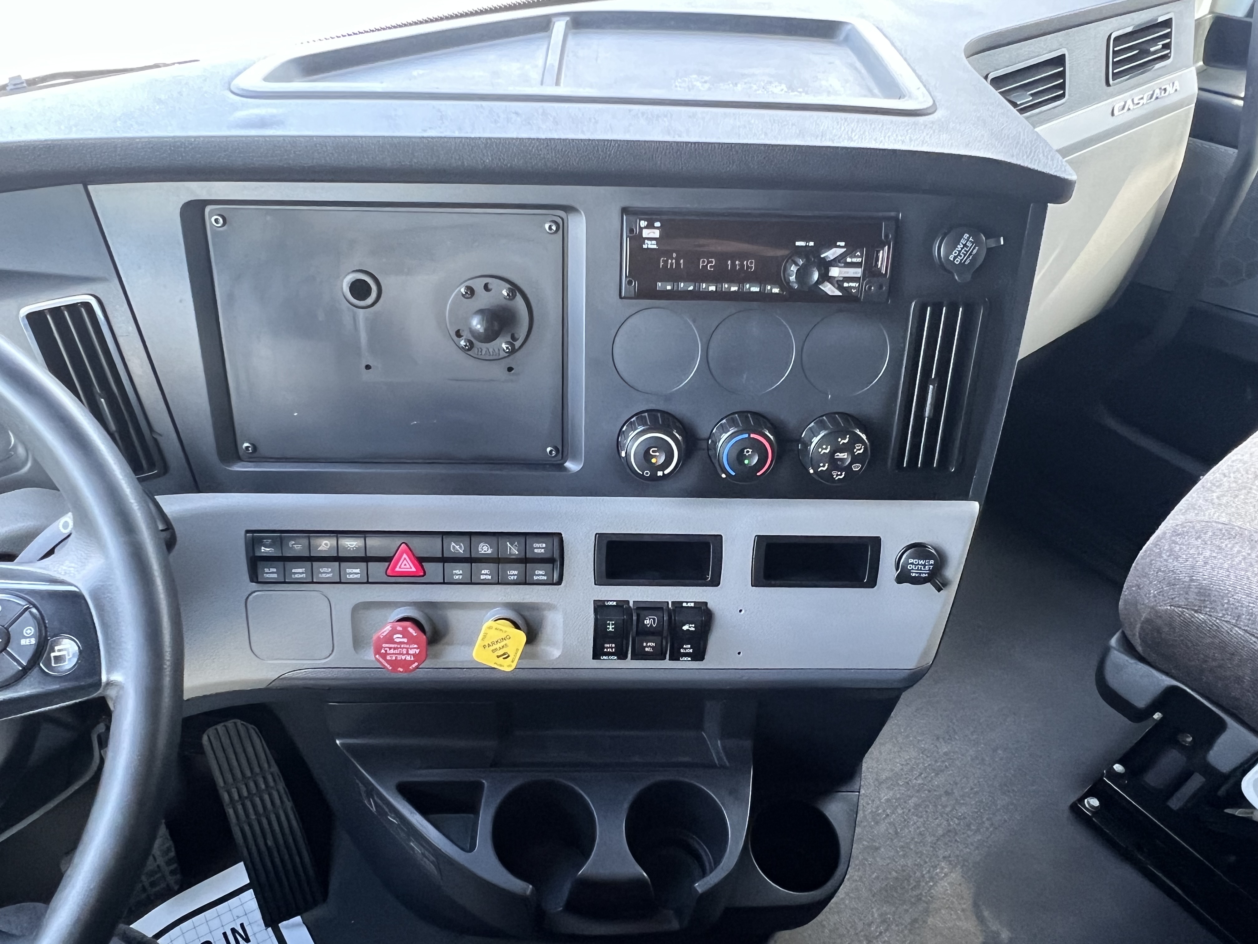 2021 FREIGHTLINER CASCADIA 126SLP - image 19