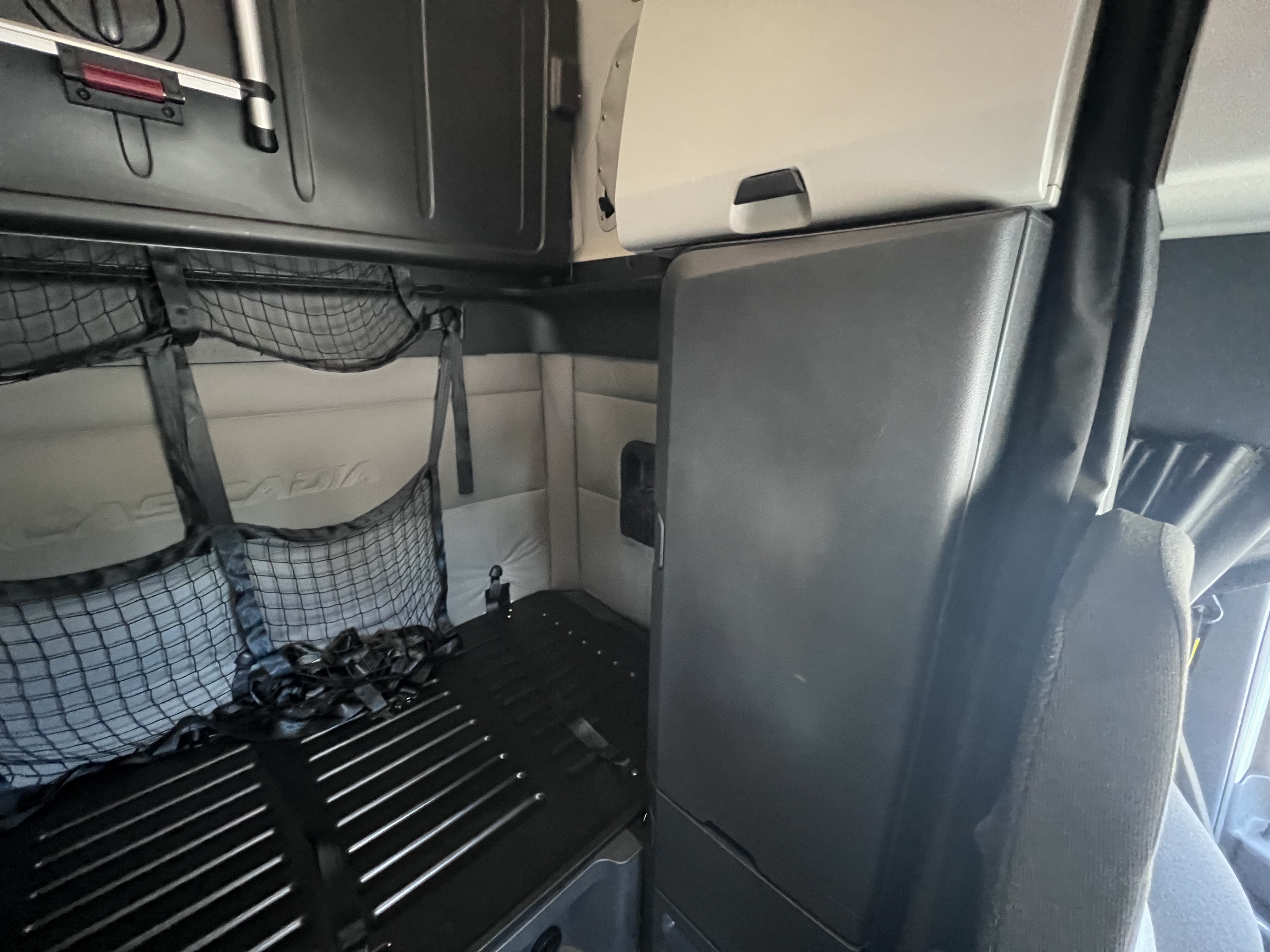 2021 FREIGHTLINER CASCADIA 126SLP - image 23