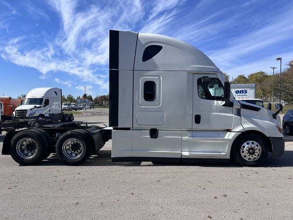 FREIGHTLINER CASCADIA 126SLP 2021