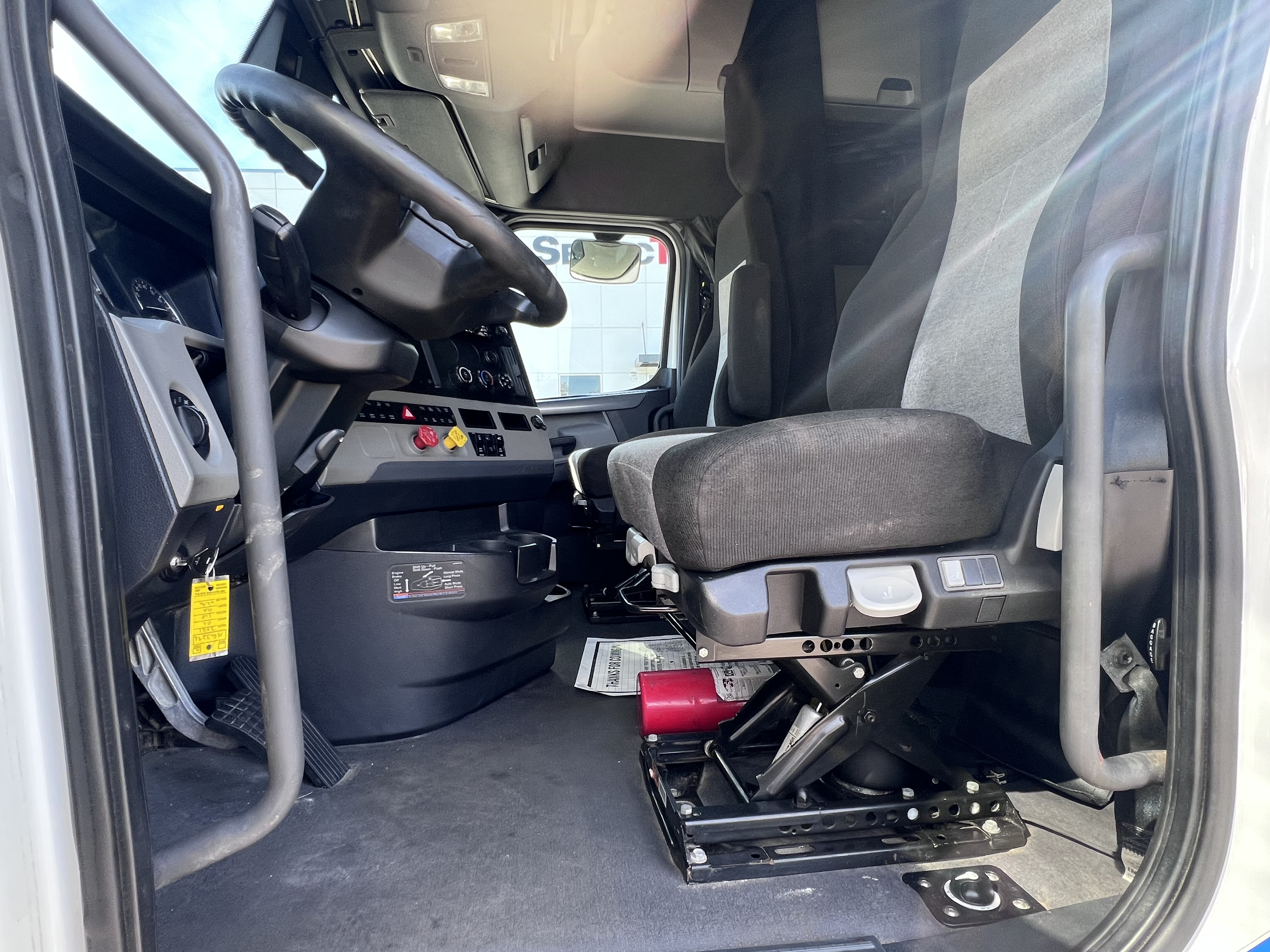 2021 FREIGHTLINER CASCADIA 126SLP - image 14