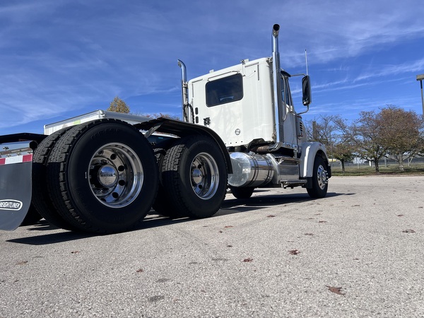 FREIGHTLINER 122SD 2021