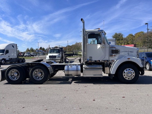 FREIGHTLINER 122SD 2021