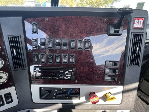 FREIGHTLINER 122SD 2021