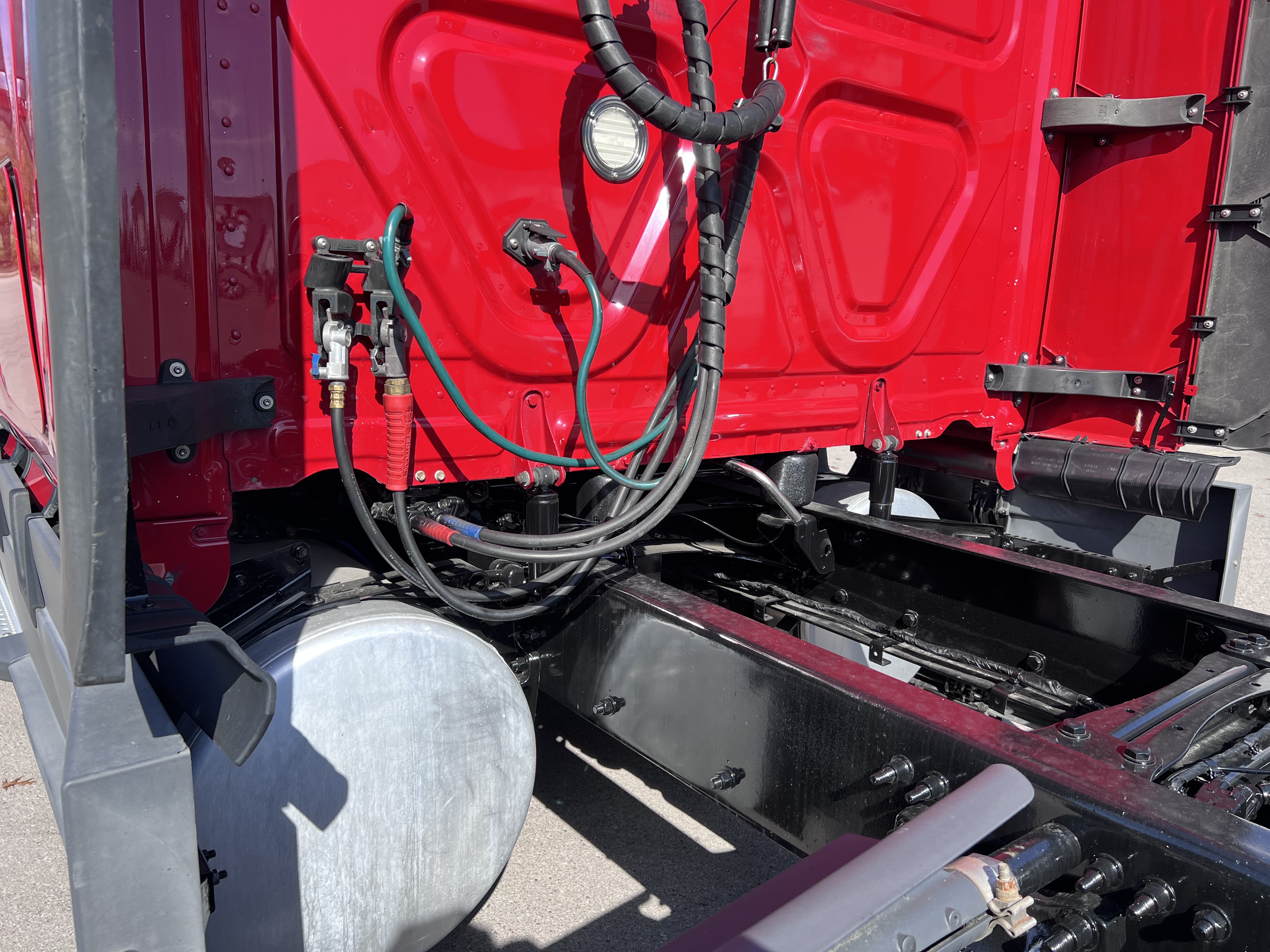 2020 FREIGHTLINER CASCADIA 126SLP - image 3