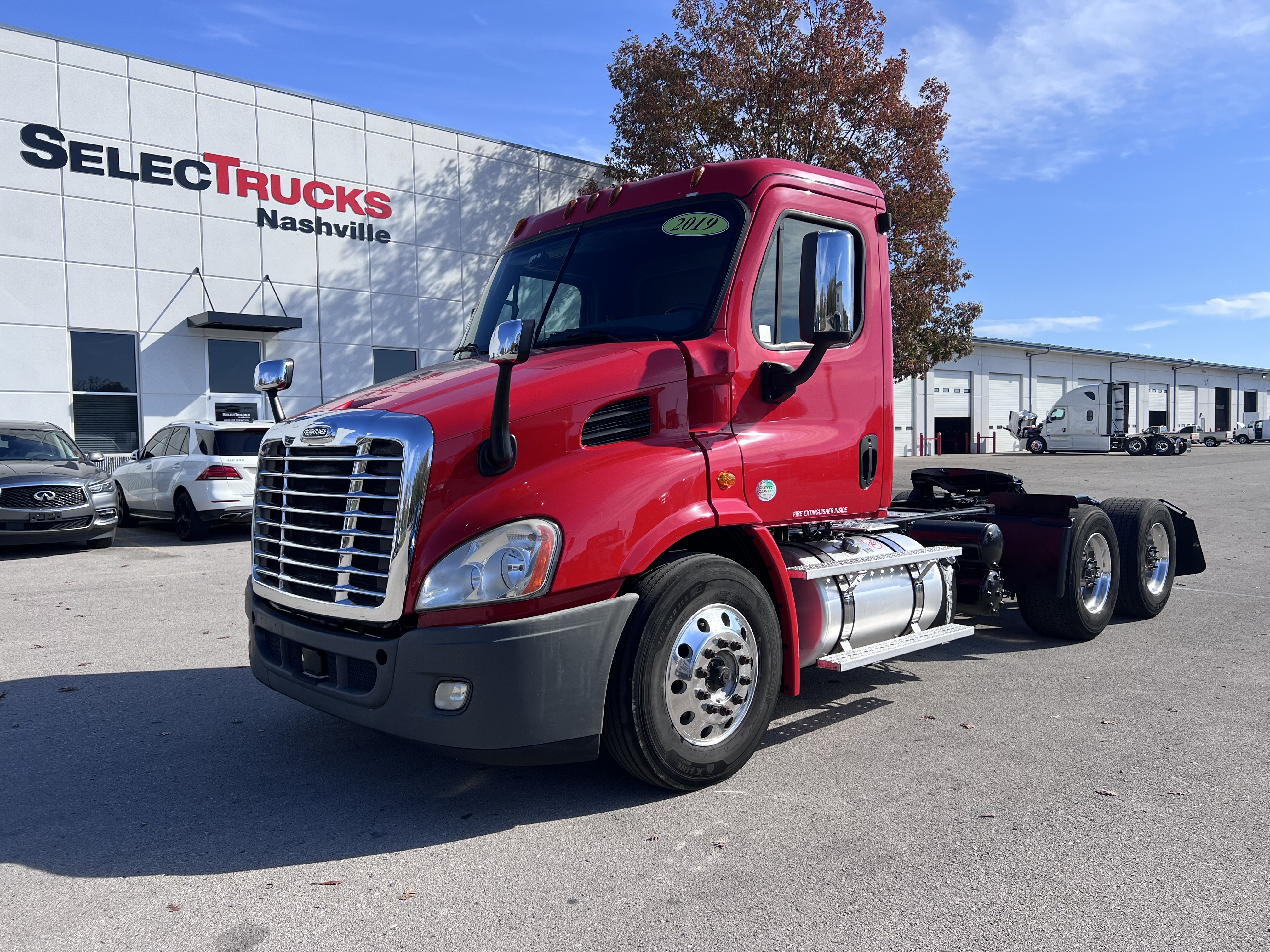 2019 FREIGHTLINER CASCADIA 113DC - image 1