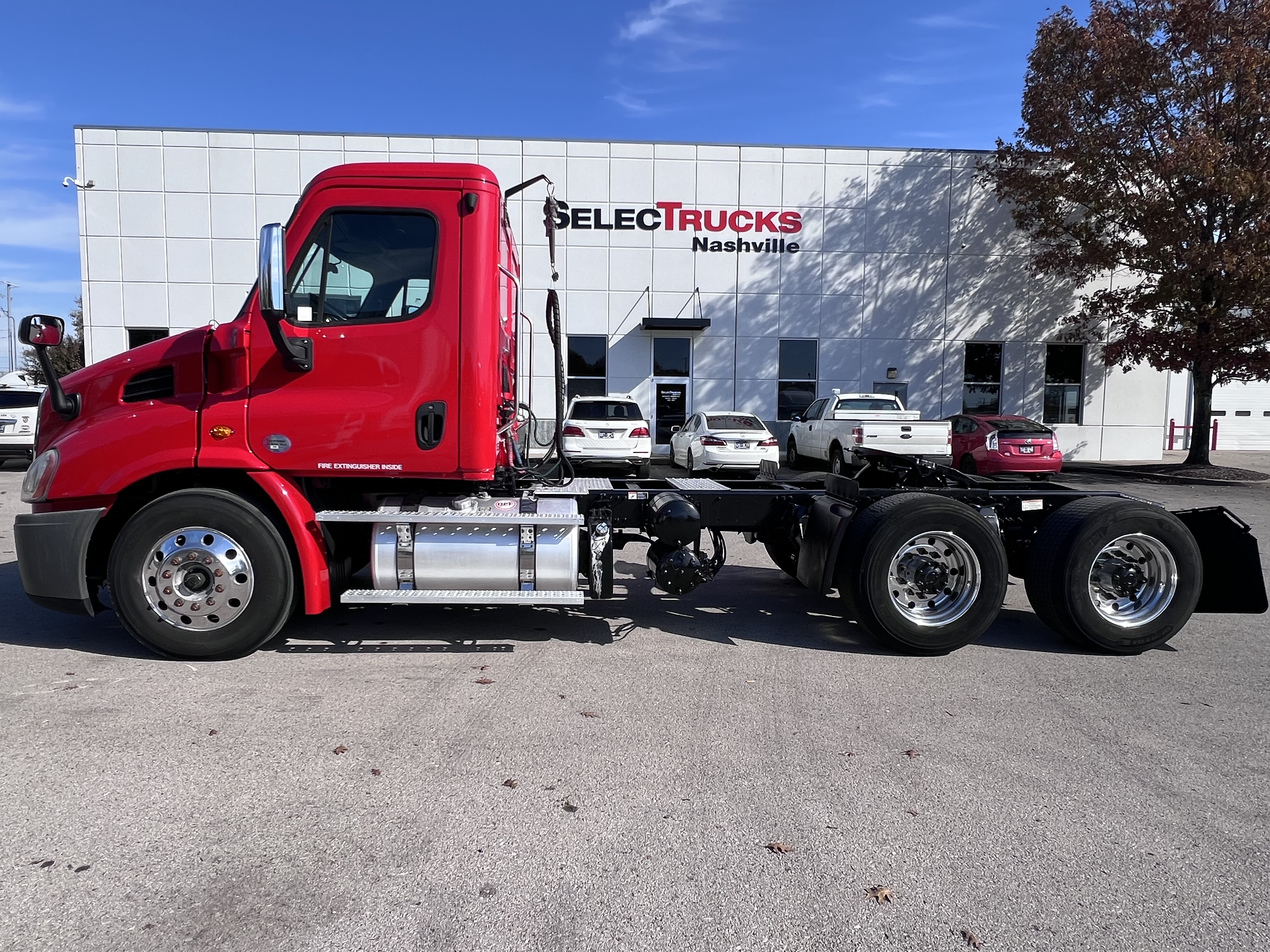 2019 FREIGHTLINER CASCADIA 113DC - image 2