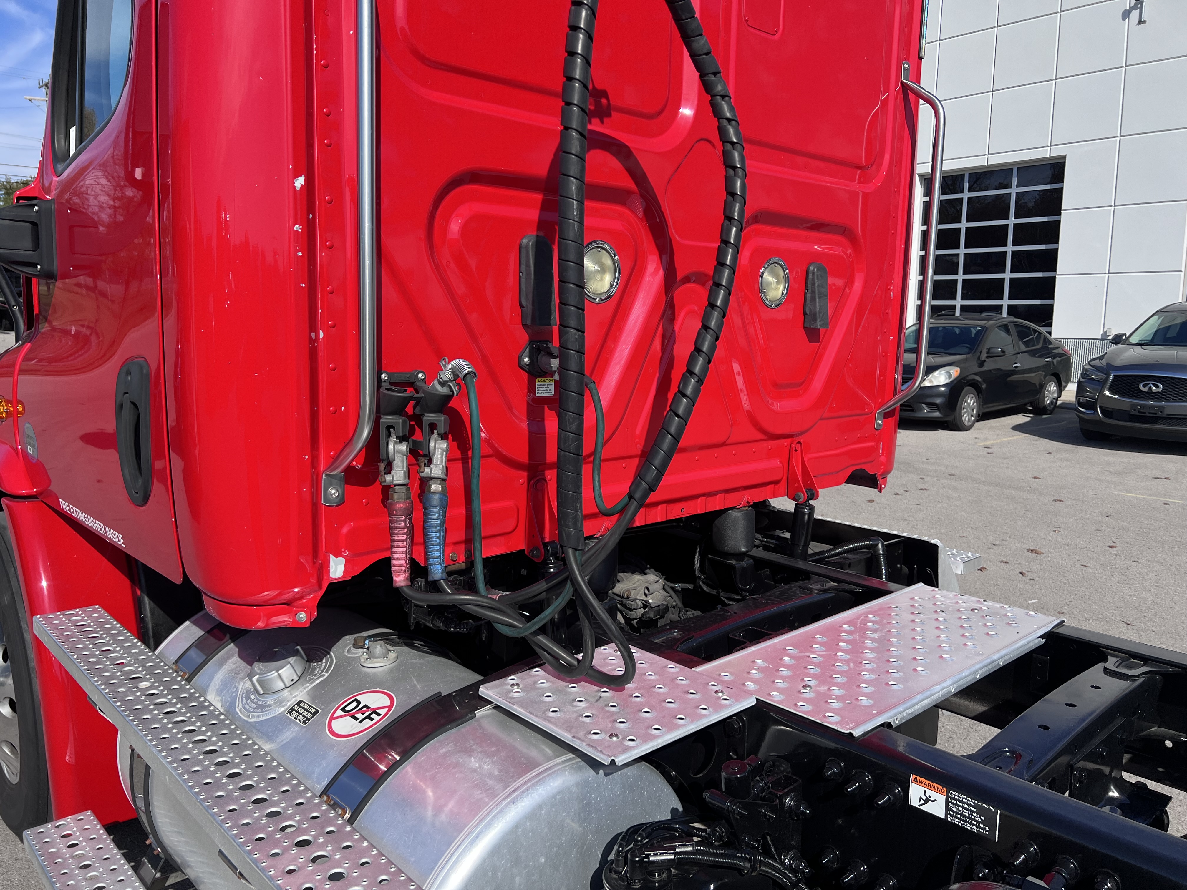 2019 FREIGHTLINER CASCADIA 113DC - image 4