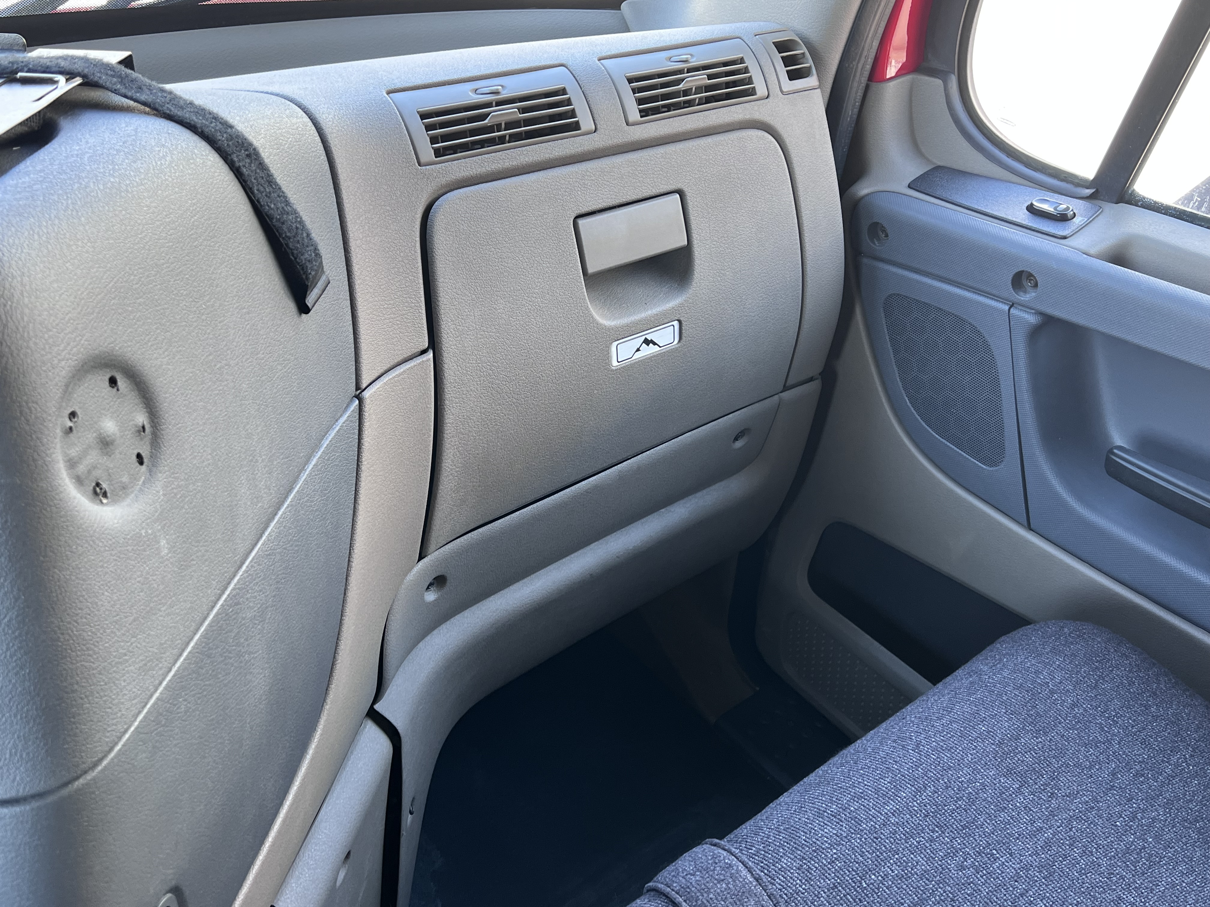 2019 FREIGHTLINER CASCADIA 113DC - image 19