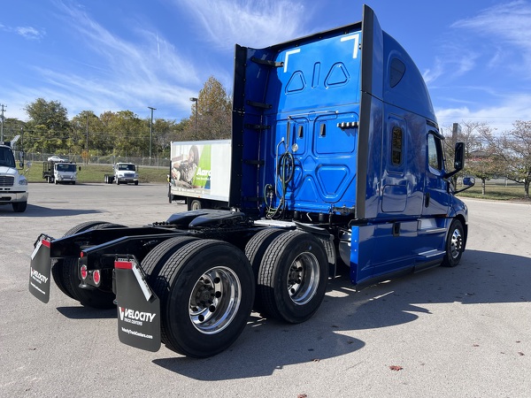 FREIGHTLINER CASCADIA 126SLP 2021