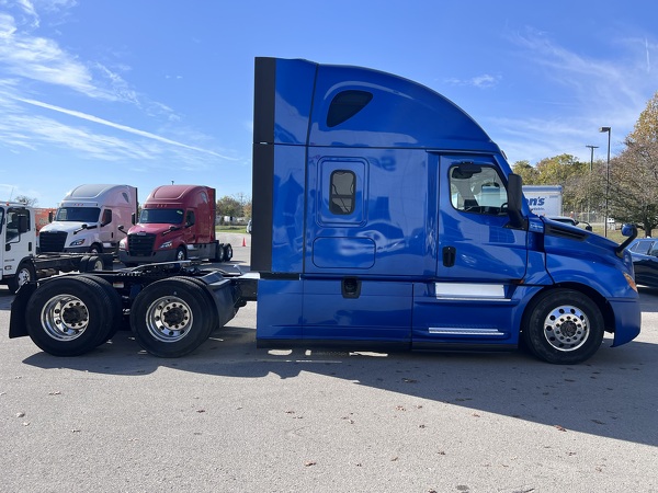 FREIGHTLINER CASCADIA 126SLP 2021