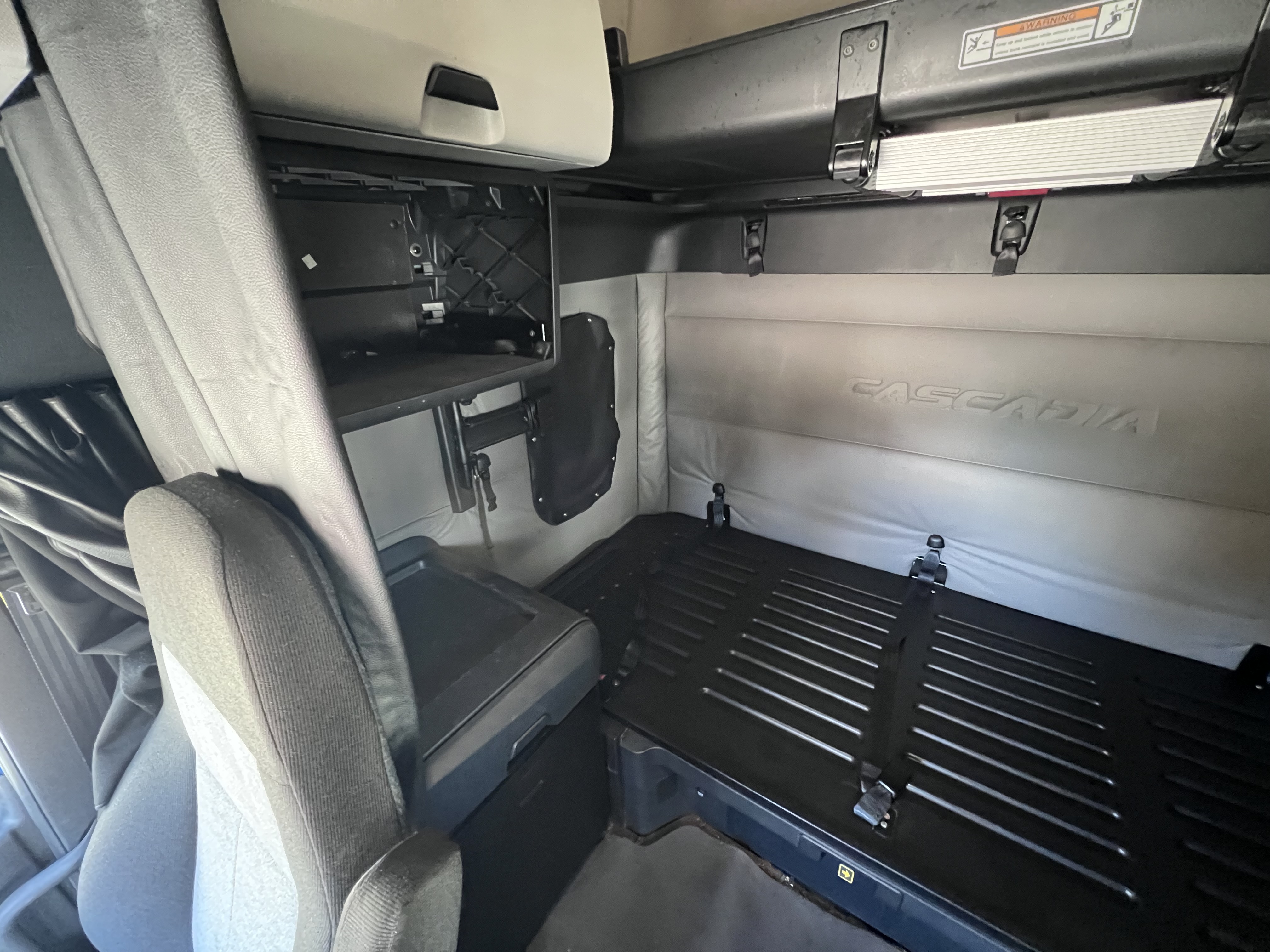 2021 FREIGHTLINER CASCADIA 126SLP - image 20
