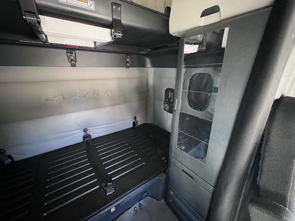 FREIGHTLINER CASCADIA 126SLP 2021