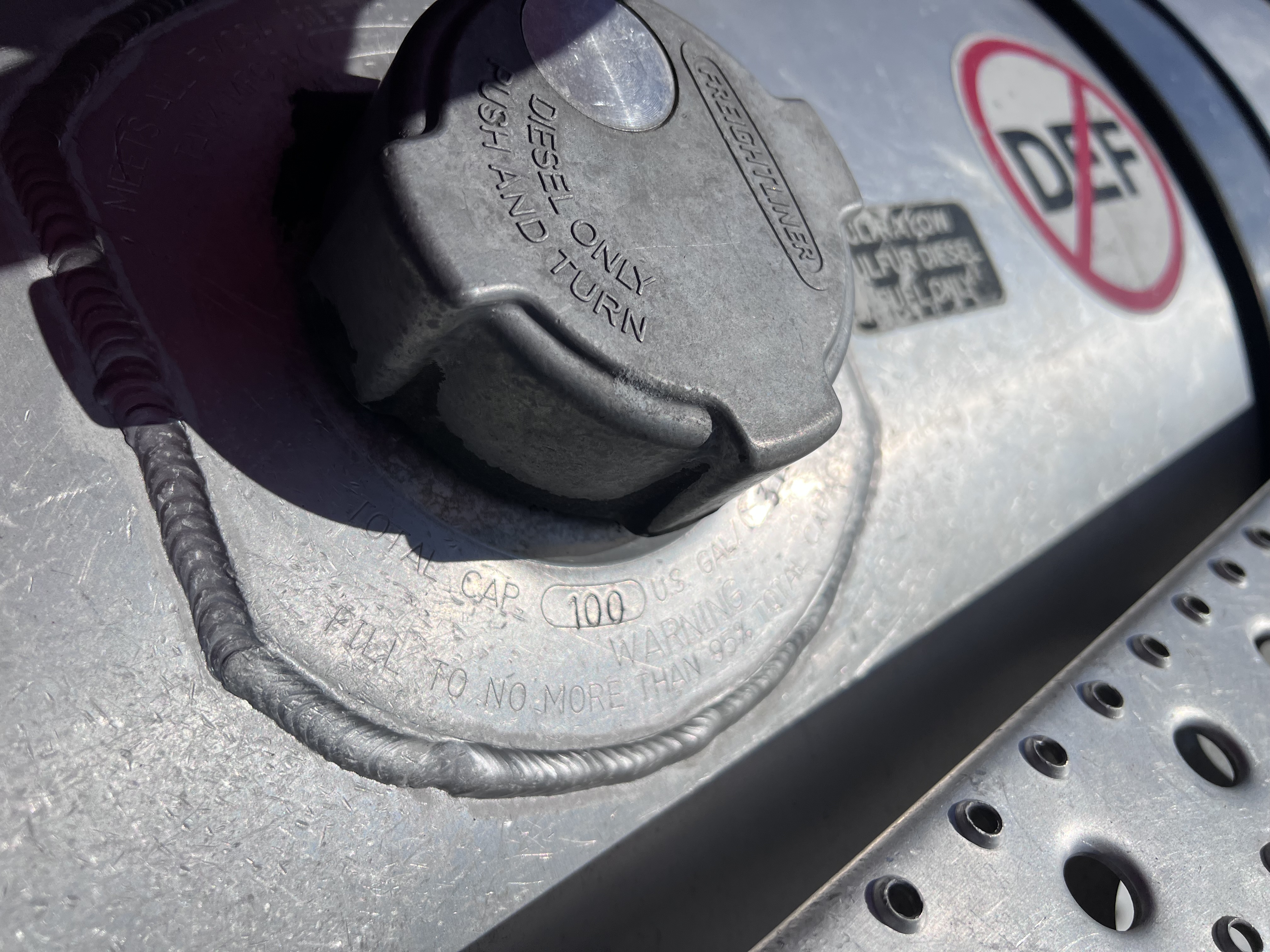 2019 FREIGHTLINER CASCADIA 113DC - image 3