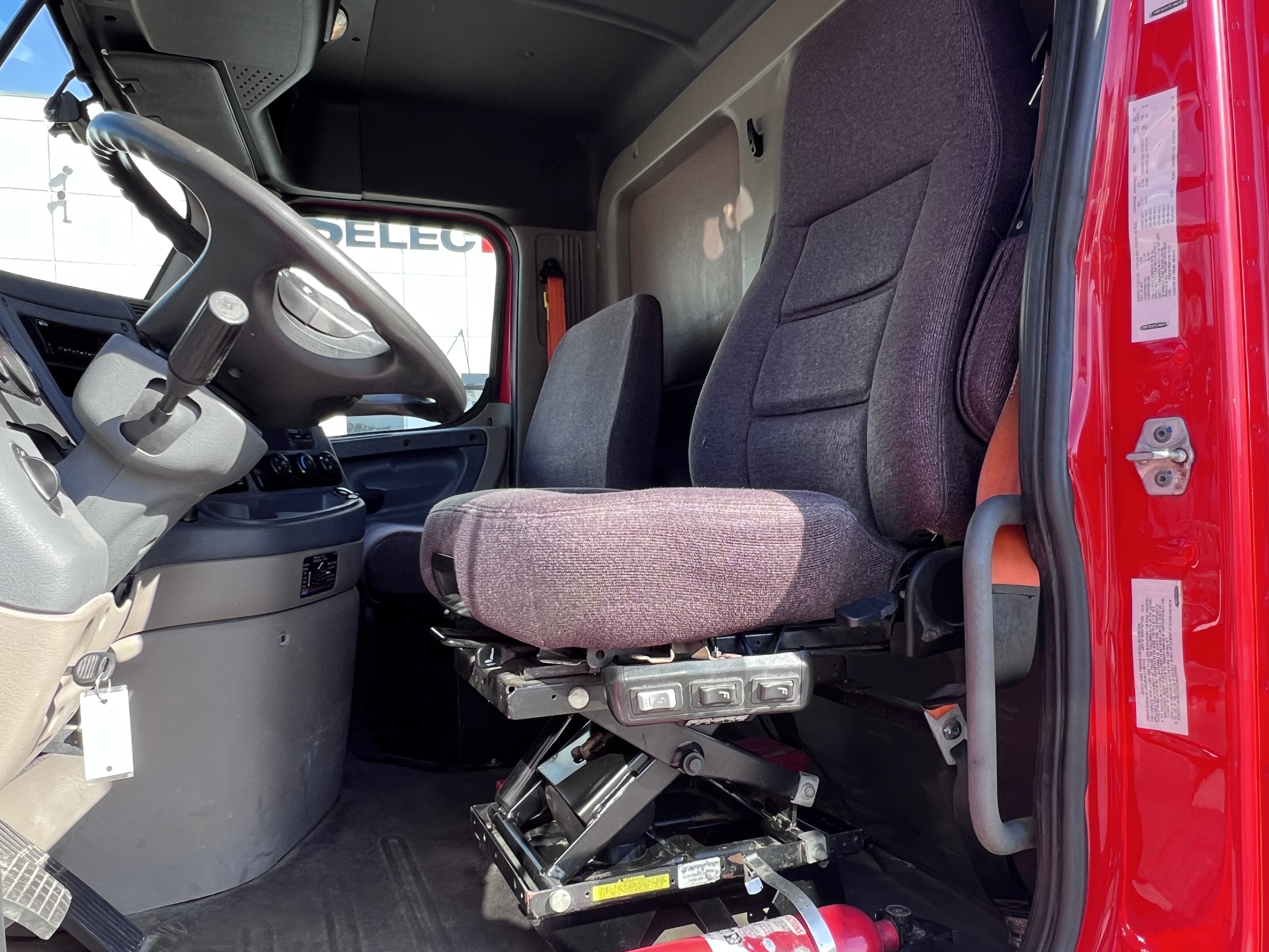 2019 FREIGHTLINER CASCADIA 113DC - image 15