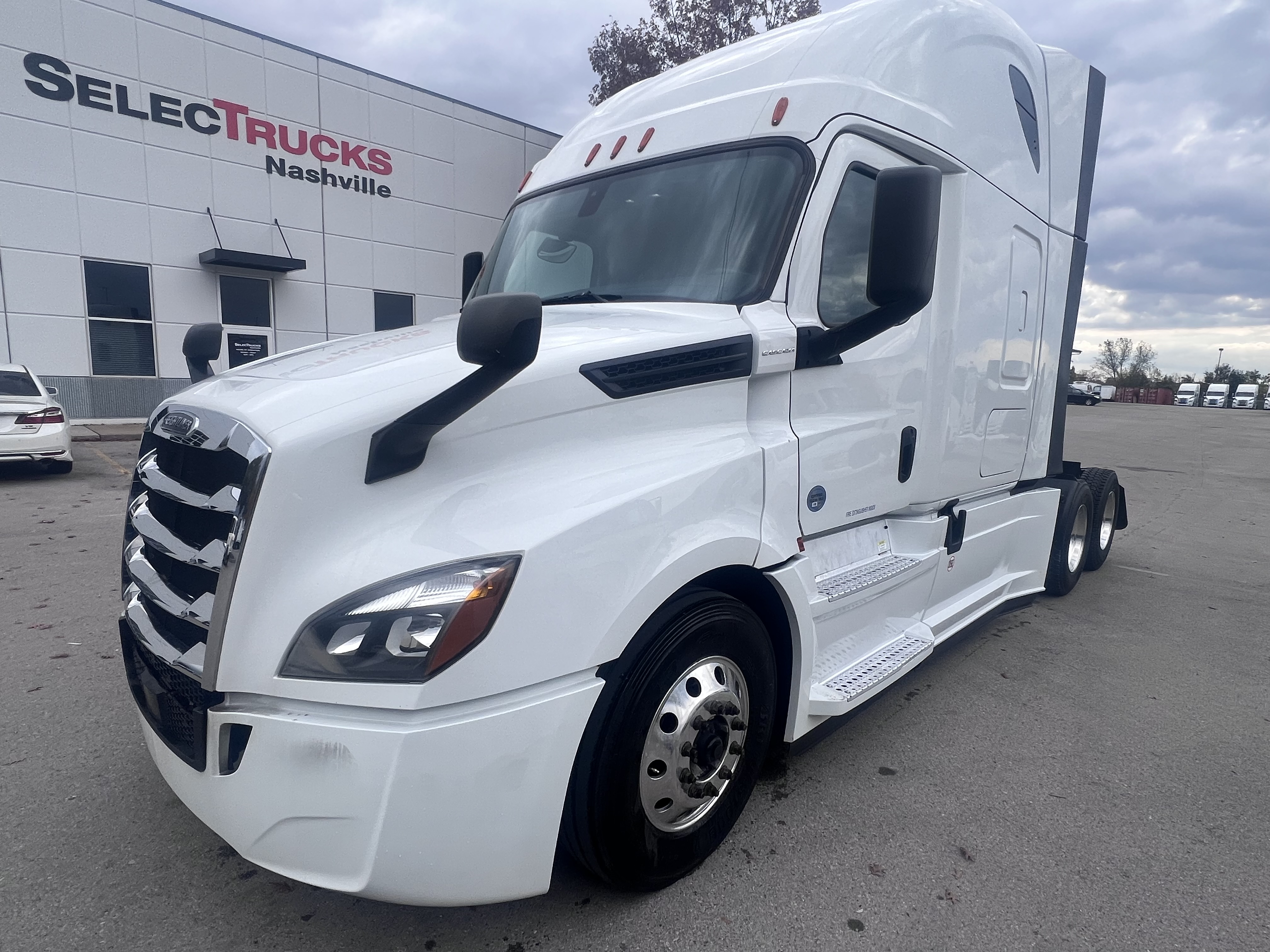 2020 FREIGHTLINER CASCADIA 126SLP - image 1