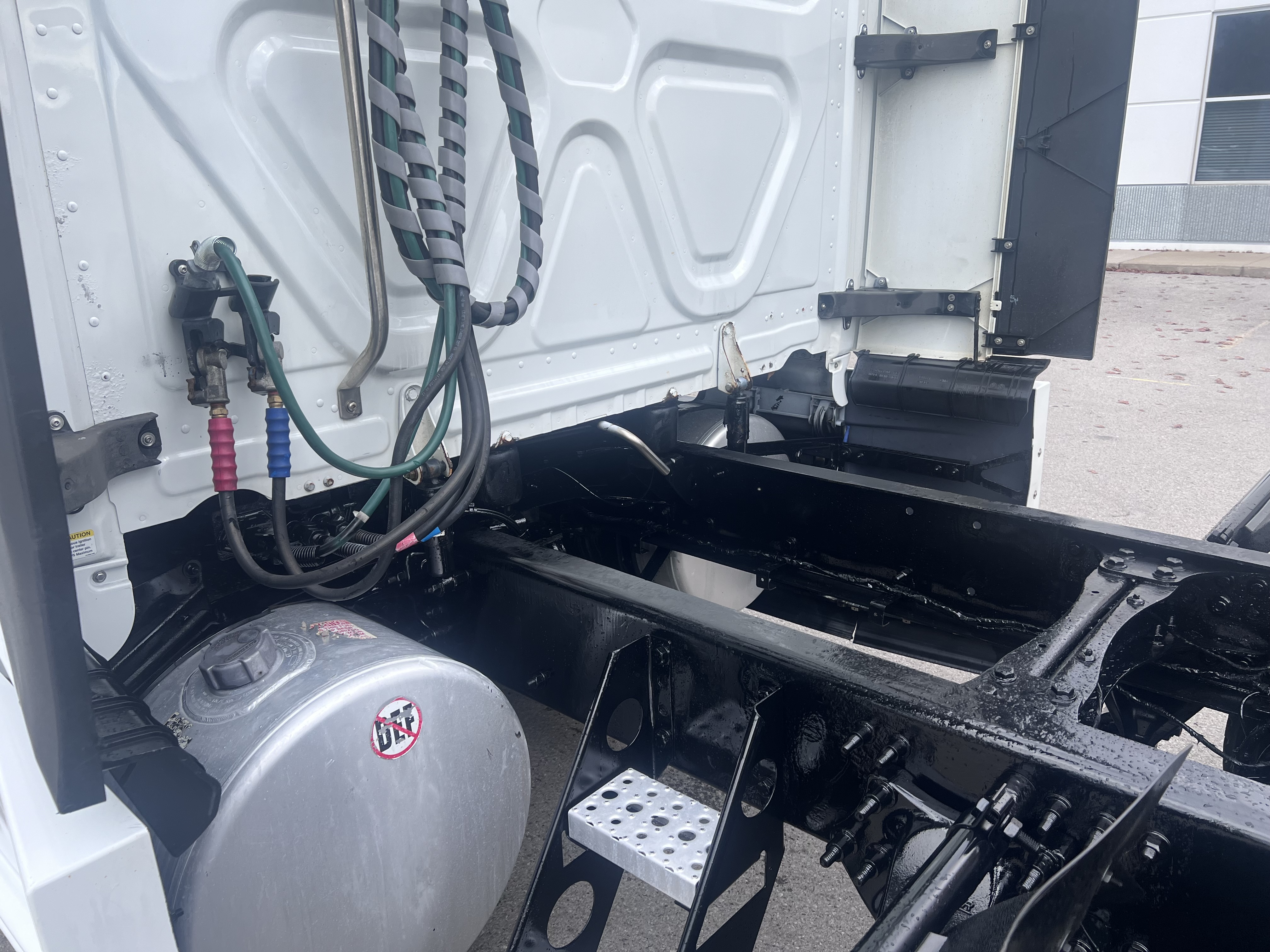 2020 FREIGHTLINER CASCADIA 126SLP - image 3