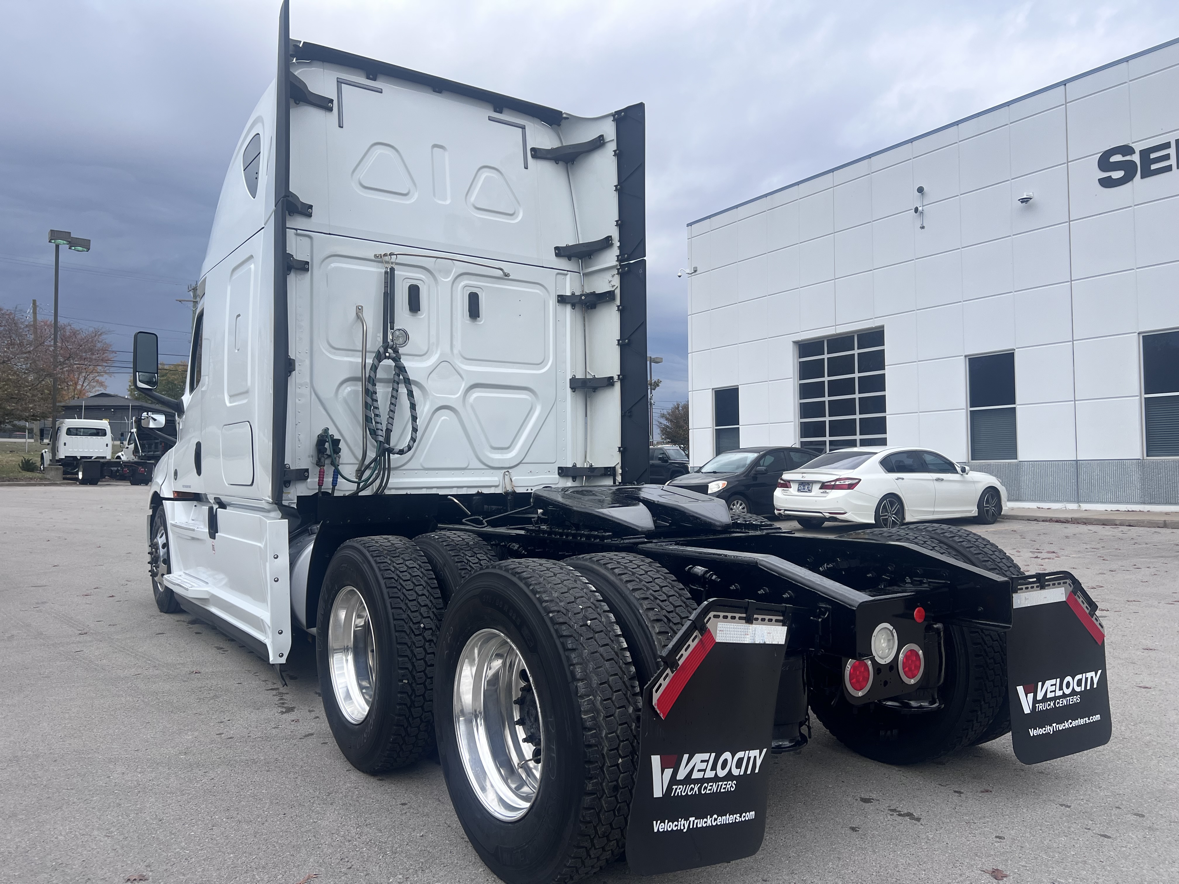 2020 FREIGHTLINER CASCADIA 126SLP - image 4