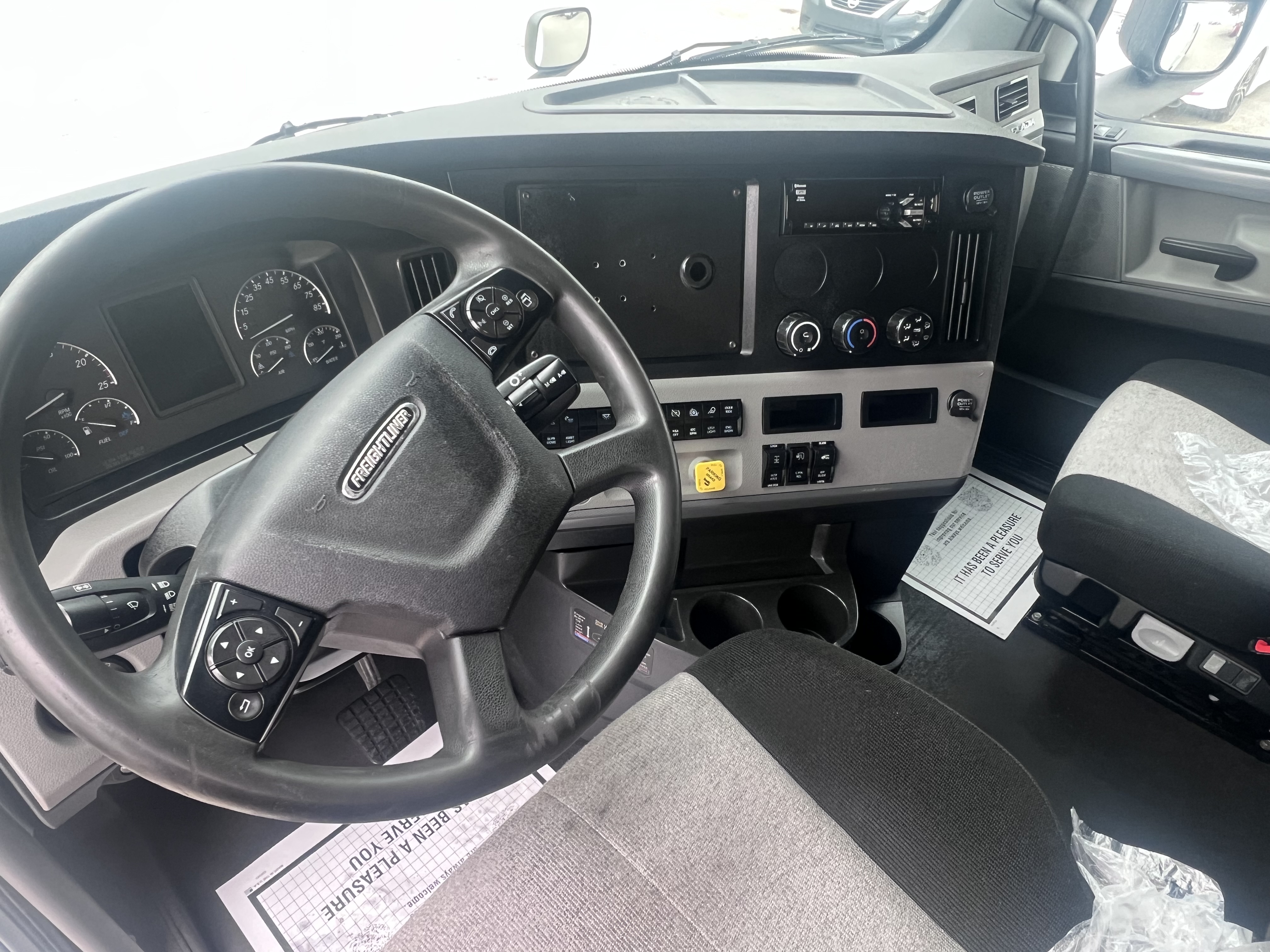 2020 FREIGHTLINER CASCADIA 126SLP - image 16