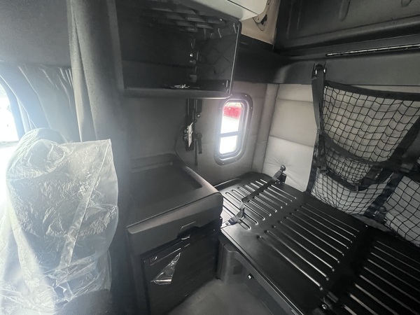 FREIGHTLINER CASCADIA 126SLP 2020